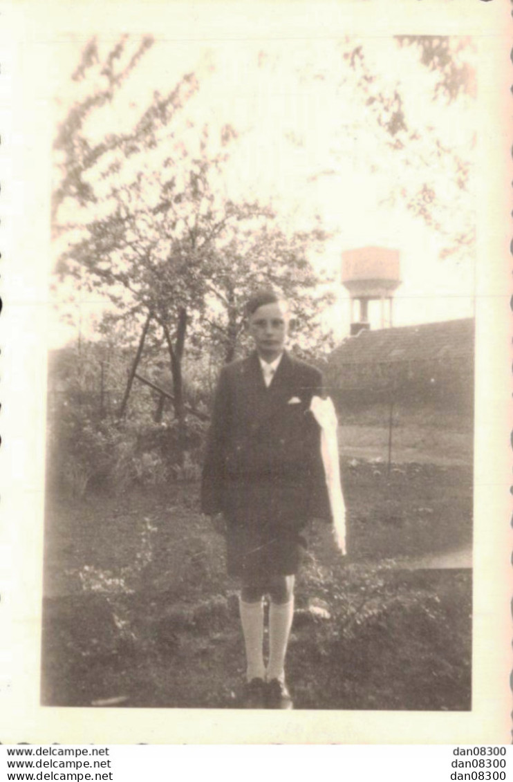 PHOTO DE 9 X 6 CMS UN COMMUNIANT - Anonyme Personen