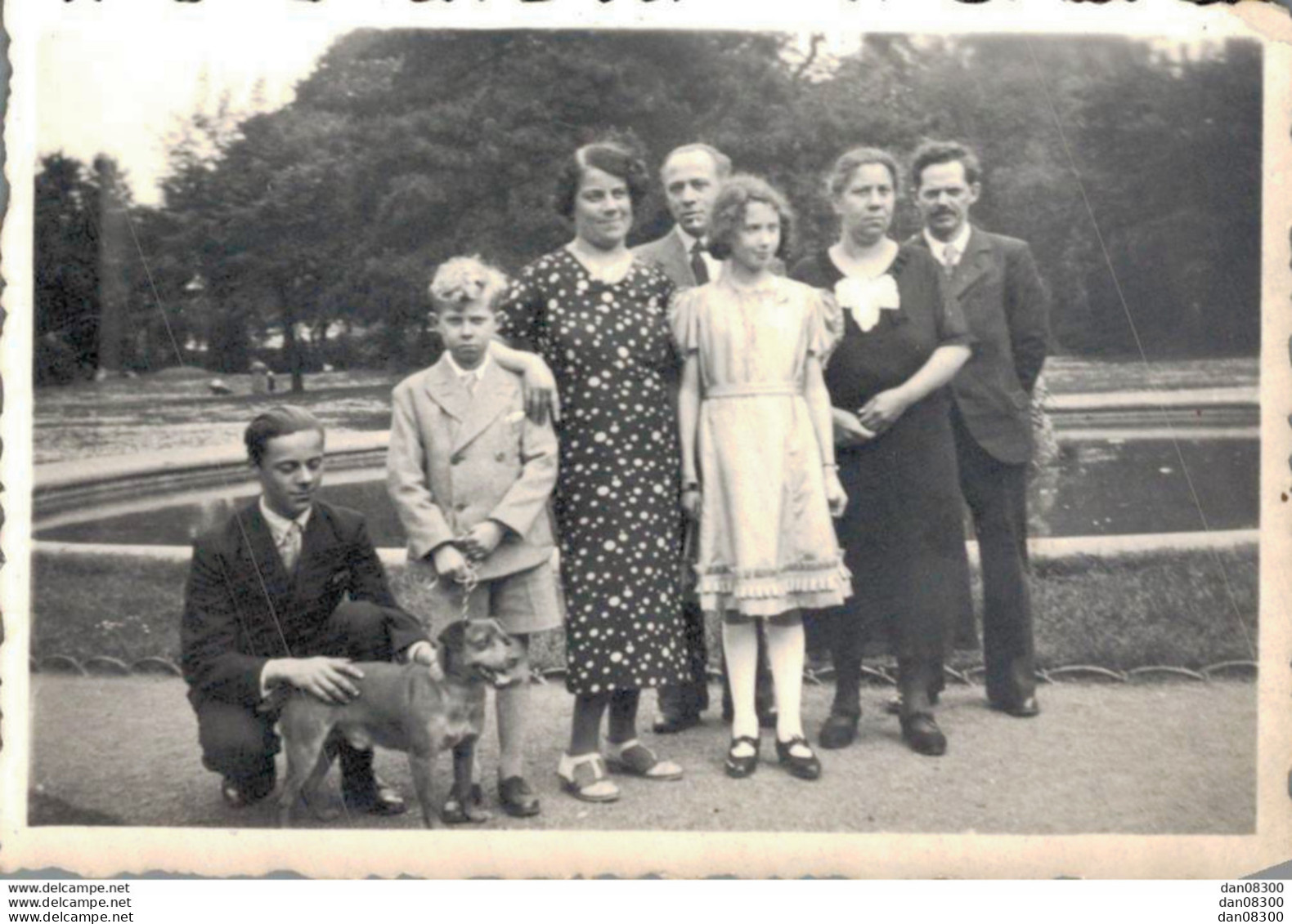 PHOTO DE 9 X 6 CMS FAMILLE AVEC ENFANTS ET CHIEN - Anonyme Personen