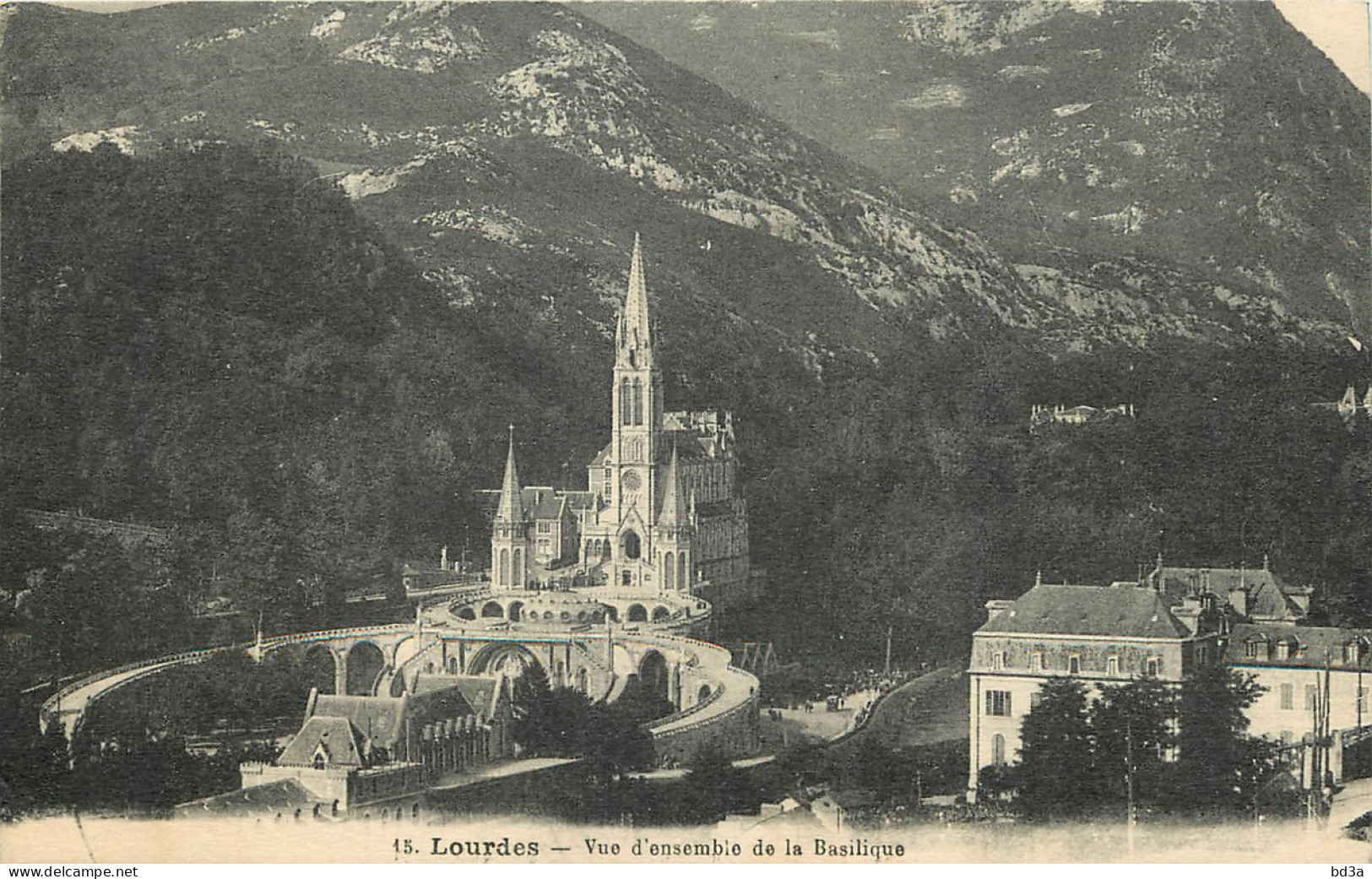 65 - LOURDES - LA BASILIQUE - Lourdes