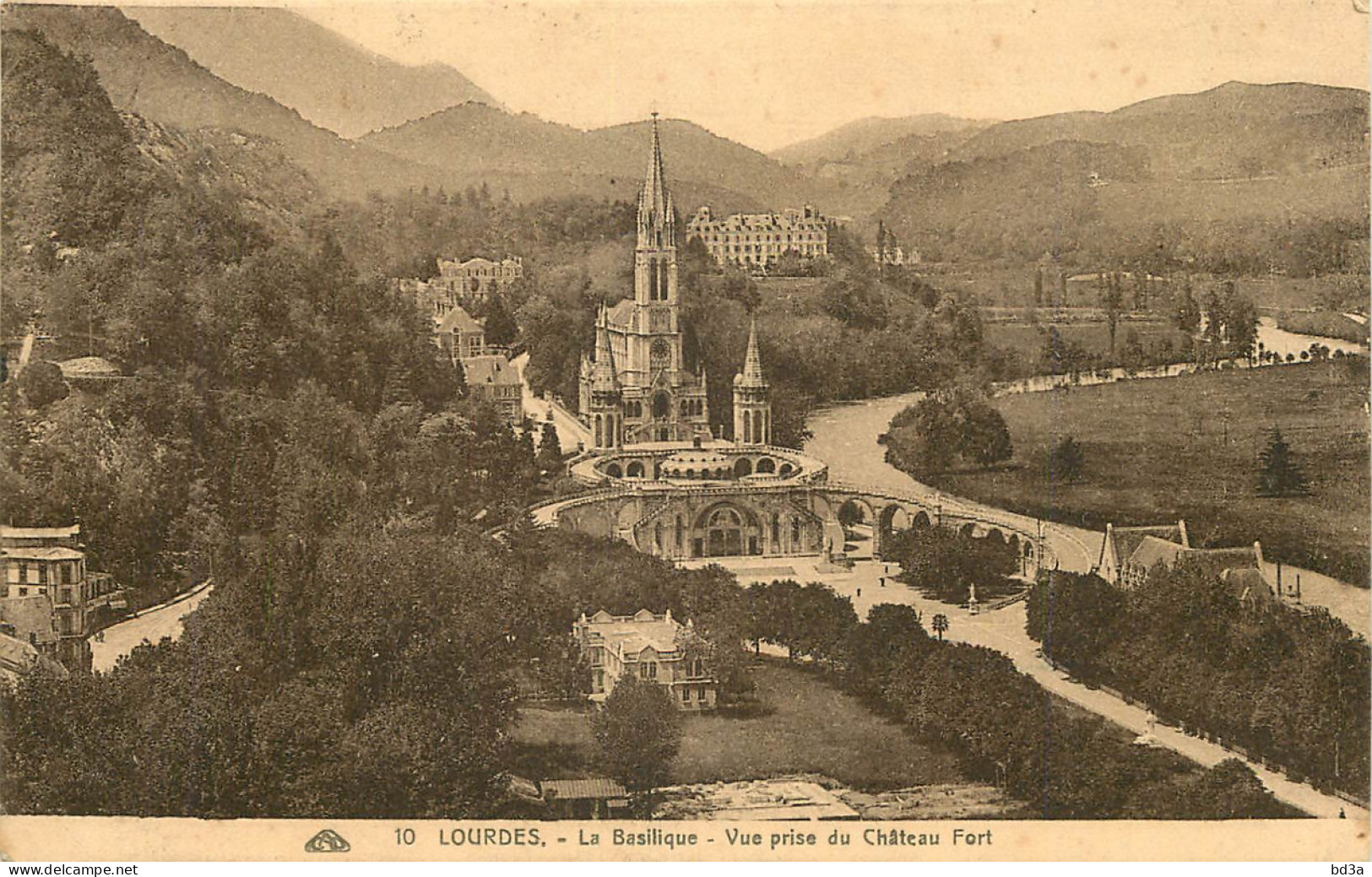 65 - LOURDES - LA BASILIQUE - Lourdes