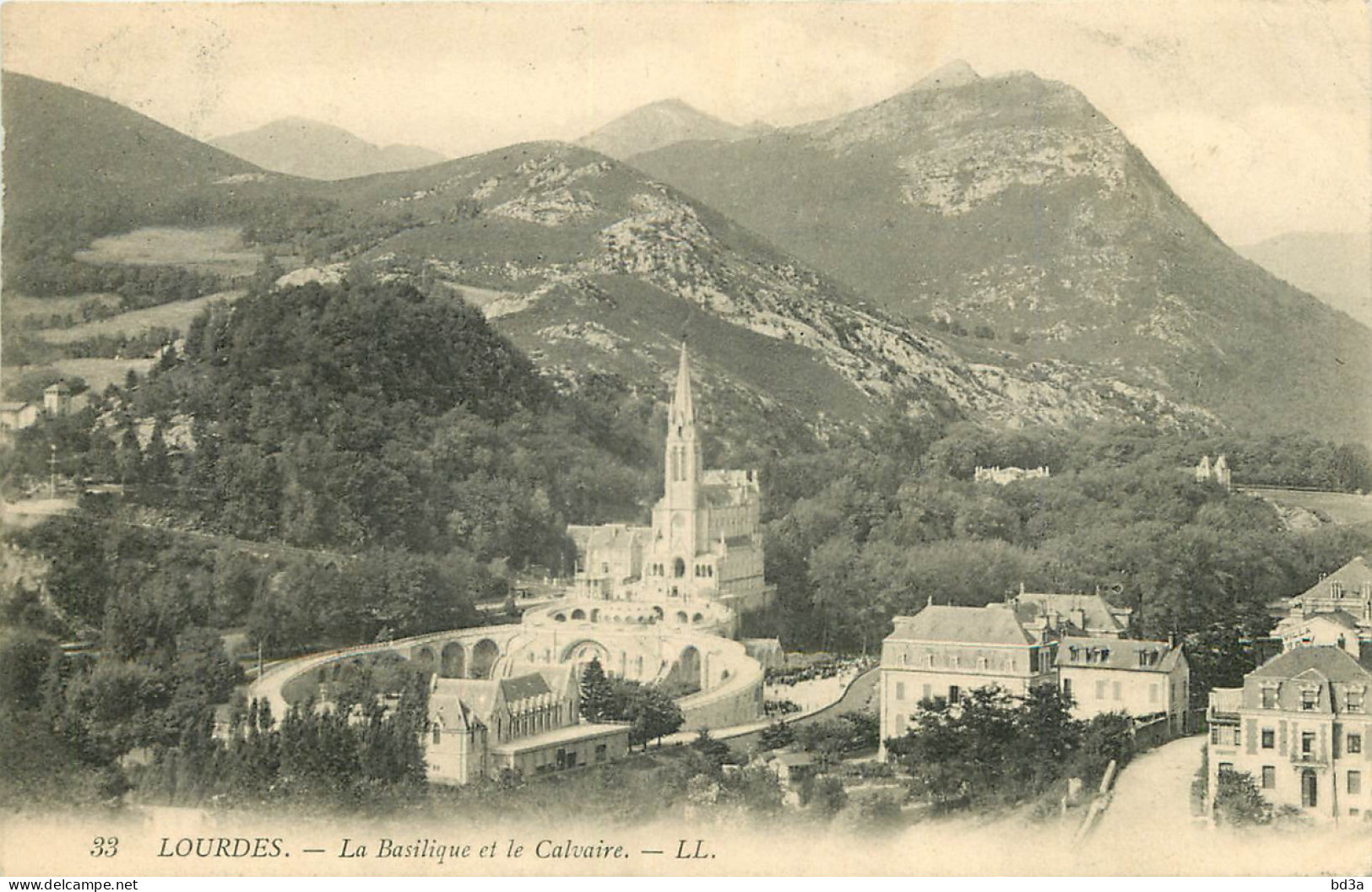65 - LOURDES - LA BASILIQUE - Lourdes