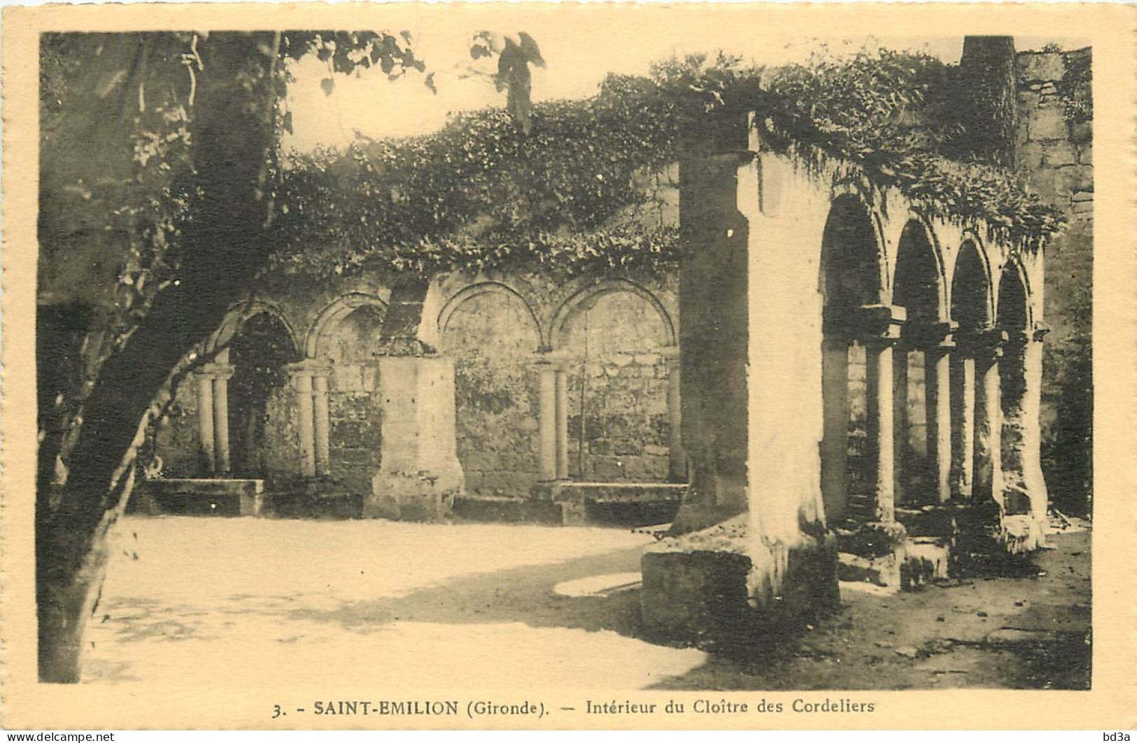 33 - SAINT EMILION - INTERIEUR DU CLOITRE - Saint-Emilion