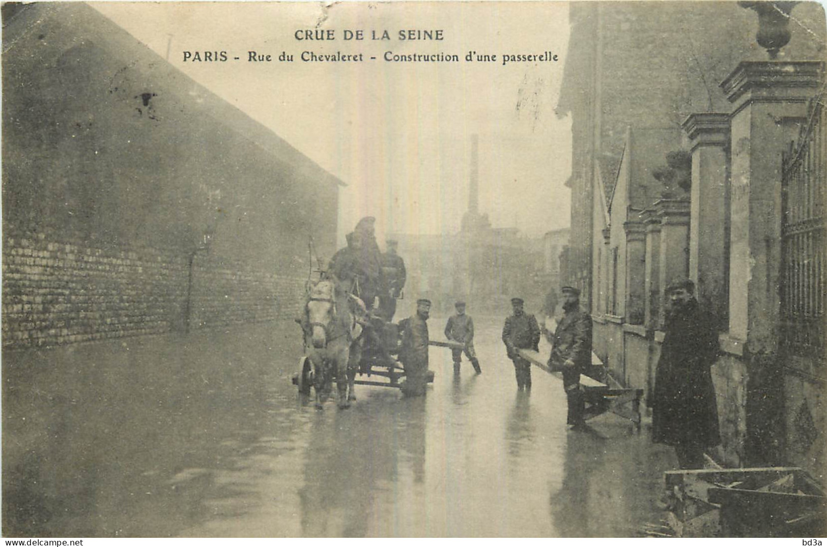 75 - PARIS - CRUE DE LA SEINE - RUE CHEVALERET - CONSTRUCTION D'UNE PASSERELLE - Überschwemmung 1910