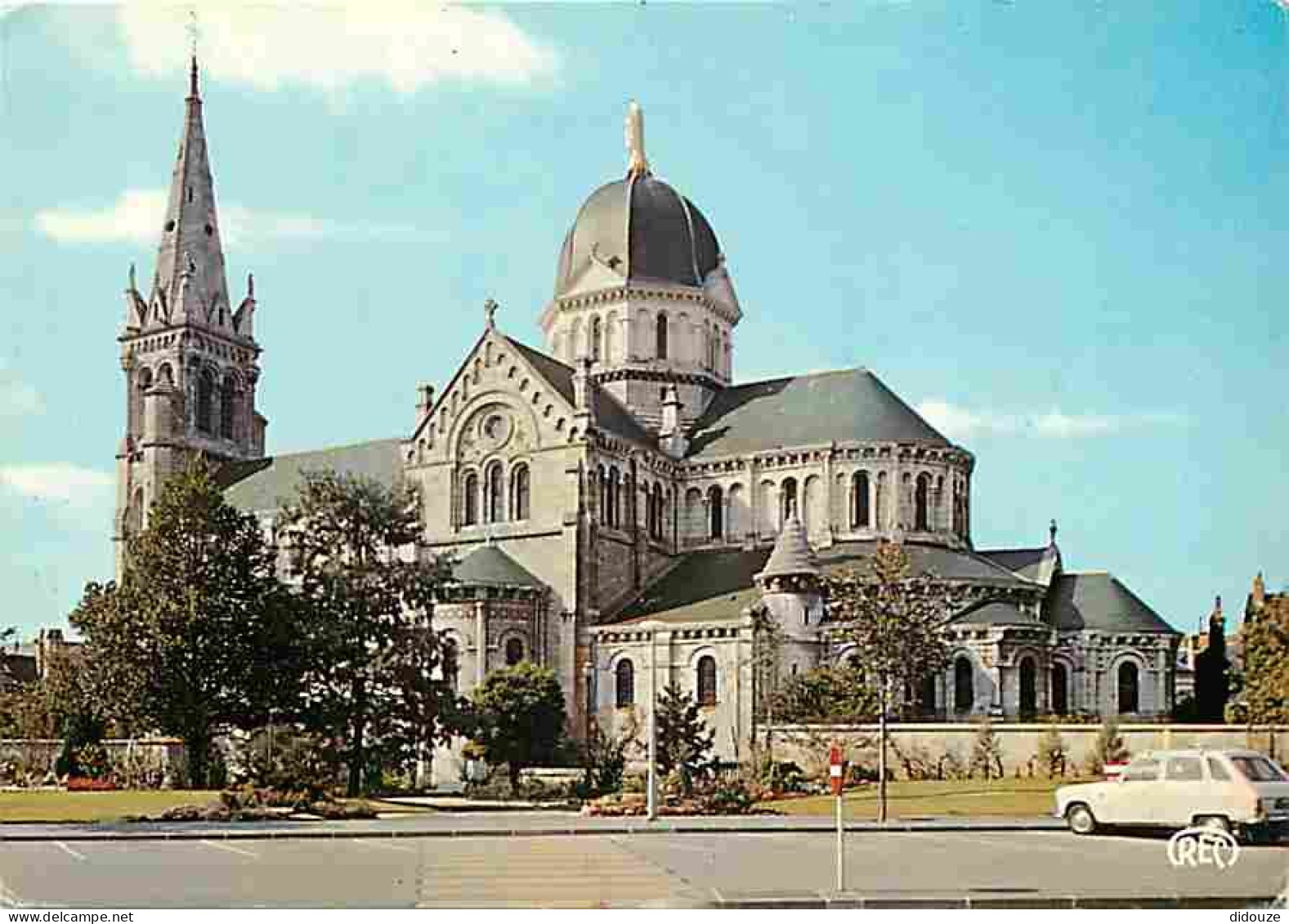 Automobiles - Chateauroux - Eglise Notre Dame - CPM - Voir Scans Recto-Verso - PKW