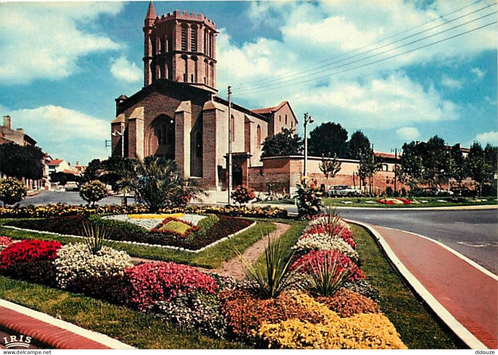 82 - Castelsarrasin - La Cathédrale Saint-Sauveur Et Le Jardin Le Cœur Du Maire - Fleurs - Carte Neuve - CPM - Voir Scan - Castelsarrasin