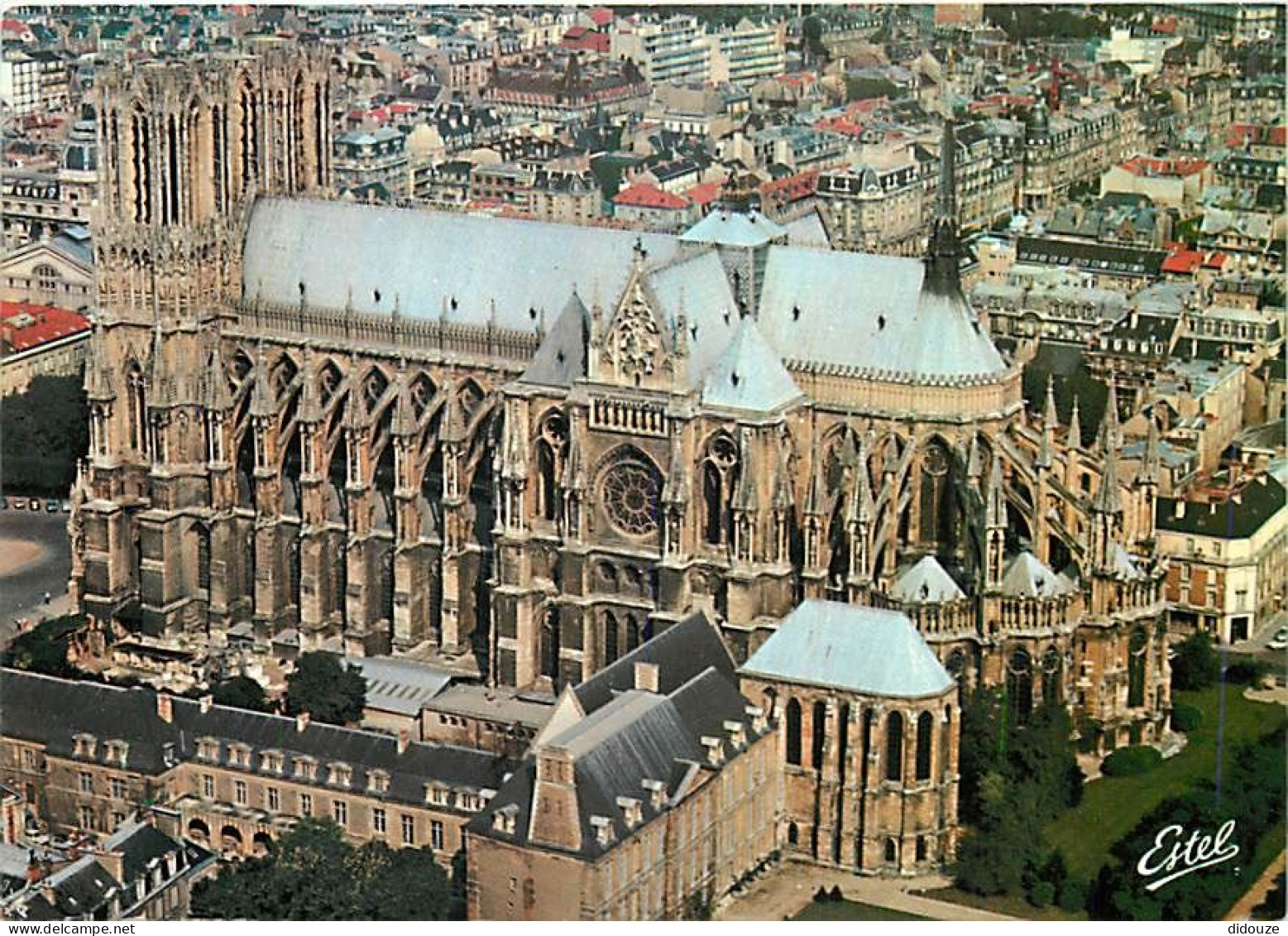 51 - Reims - Cathédrale Notre Dame - Vue Aérienne - CPM - Carte Neuve - Voir Scans Recto-Verso - Reims