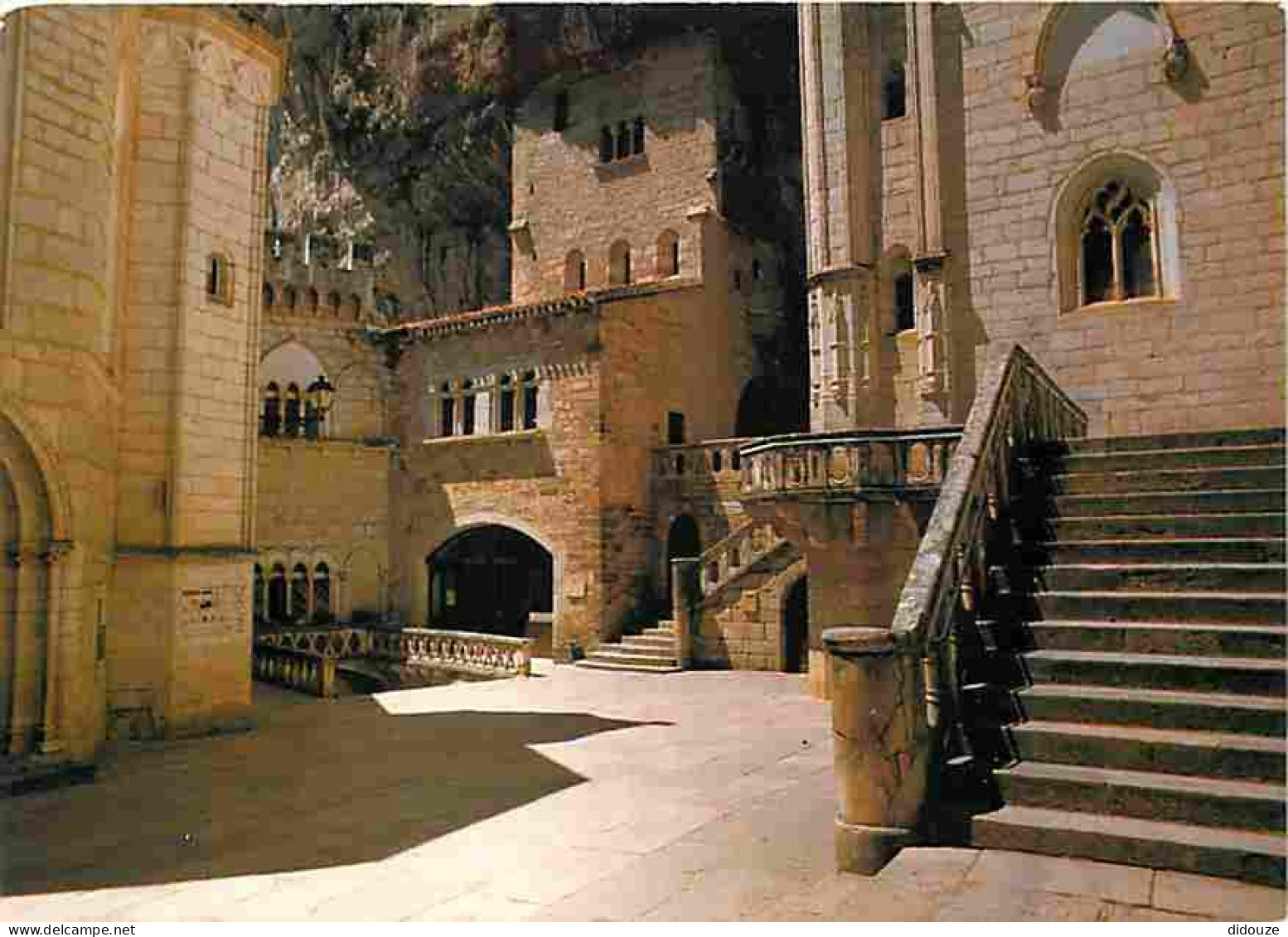 46 - Rocamadour - Le Parvis Des Eglises - CPM - Voir Scans Recto-Verso - Rocamadour