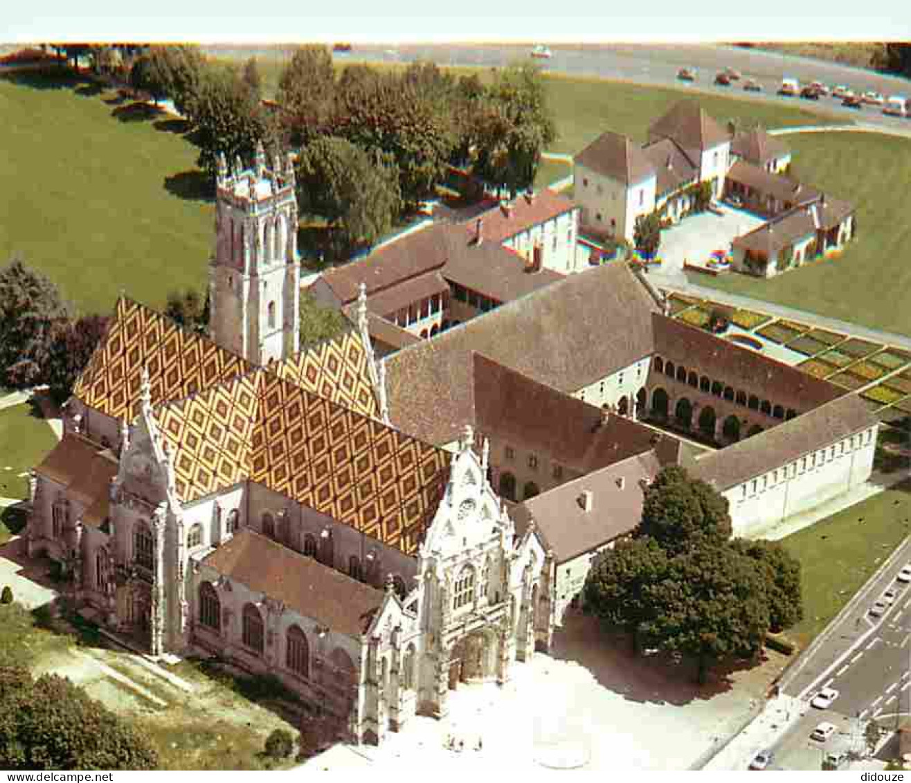 01 - Bourg En Bresse - Eglise De Brou - Vue Aérienne De Brou - L'Eglise Et Le Monastère - Carte Neuve - CPM - Voir Scans - Brou Church