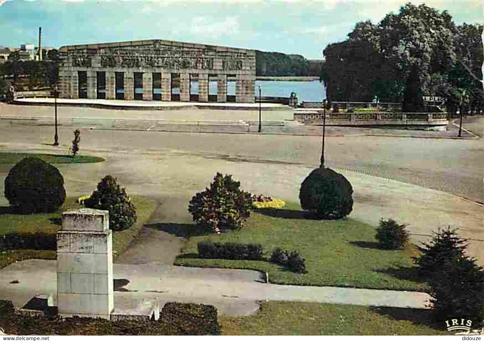 02 - Saint Quentin - Le Monument Aux Morts - CPM - Voir Scans Recto-Verso  - Saint Quentin