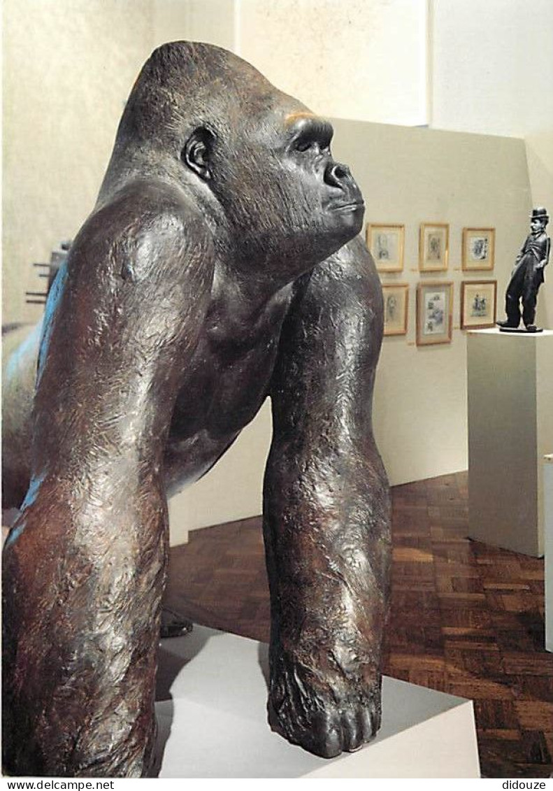 Animaux - Singes - Royal Academy Of Arts - Statue De Gorille - Statue De Charlie Chaplin - Carte Neuve - CPM - Voir Scan - Affen