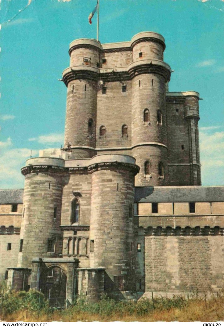 94 - Vincennes - Le Donjon Du Château - Carte Dentelée - CPSM Grand Format - Etat Pli Visible - Voir Scans Recto-Verso - Vincennes