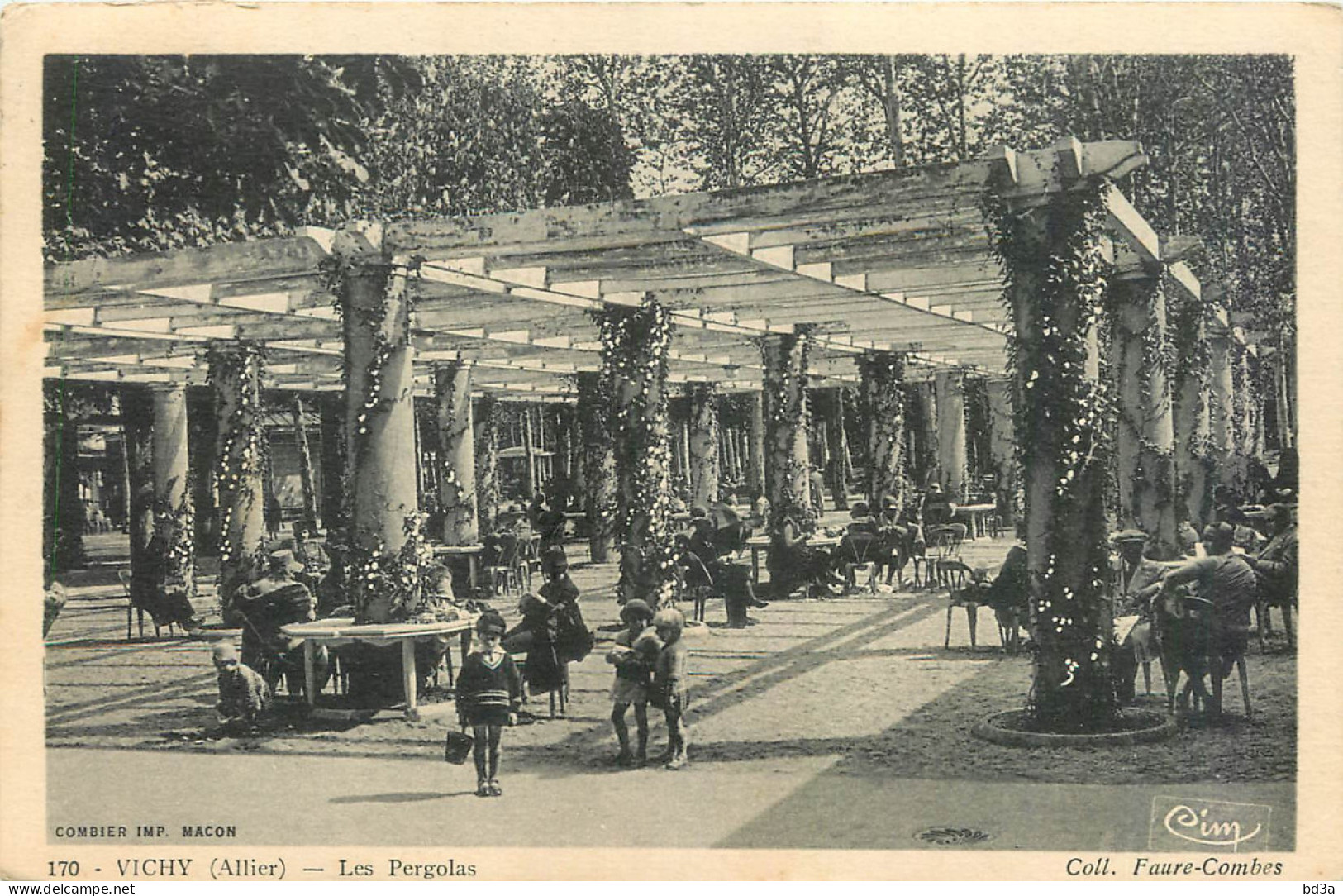 03 - VICHY LES PERGOLAS - Vichy