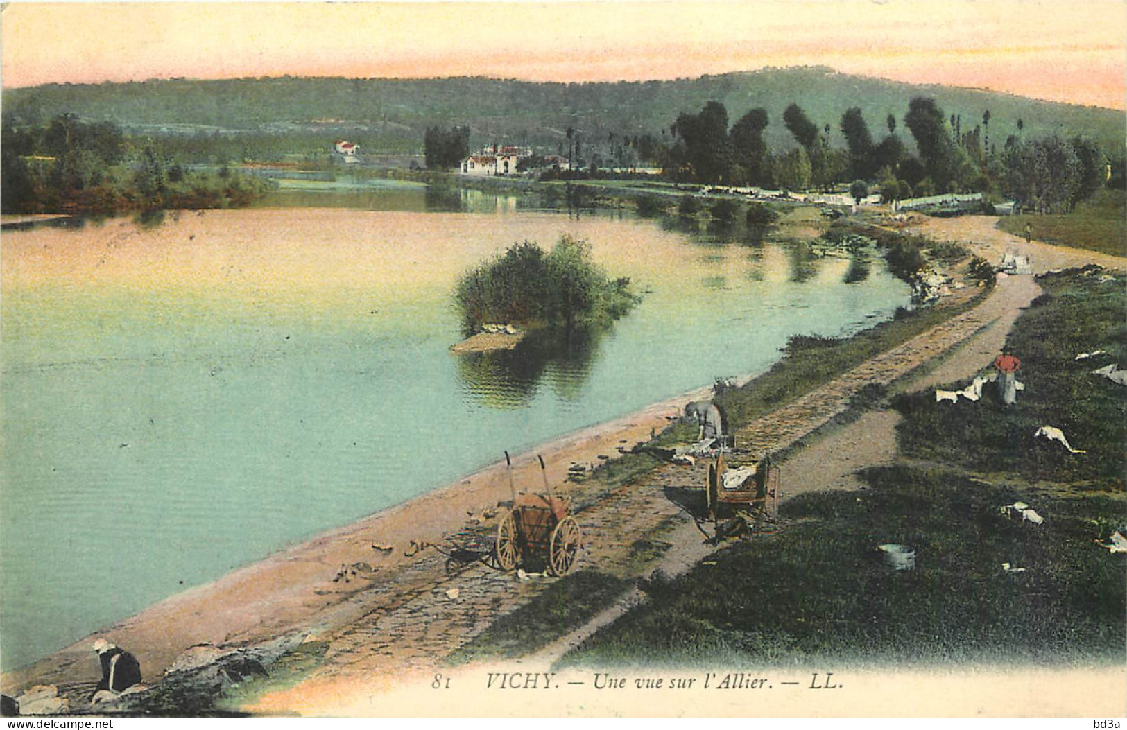 03 - VICHY UNE VUE SUR L'ALLIER - Vichy