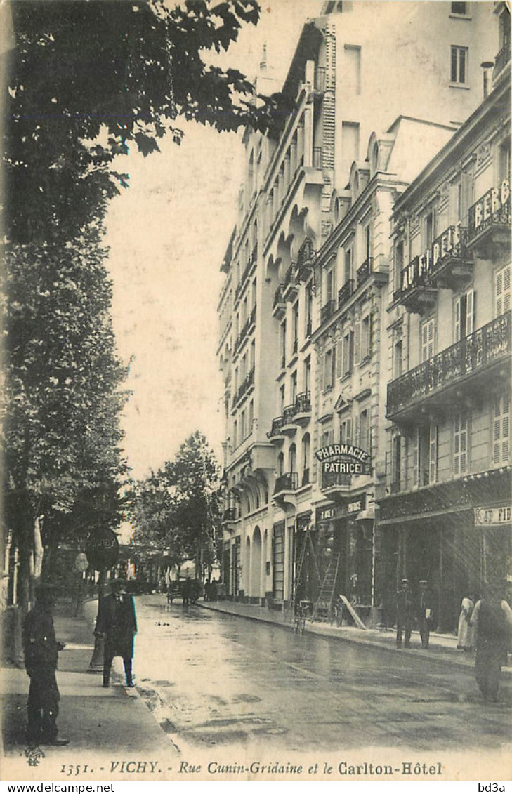 03 - VICHY RUE CUNIN GRIDAINE ET LE CARLTON - Vichy