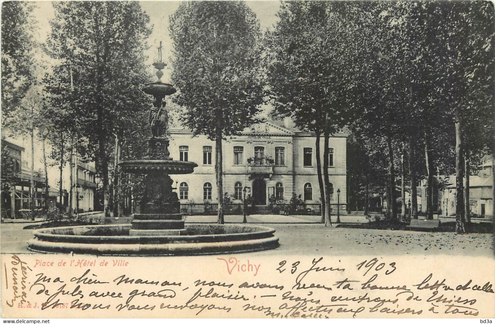 03 - VICHY PLACE DE L'HOTEL DE VILLE - Vichy