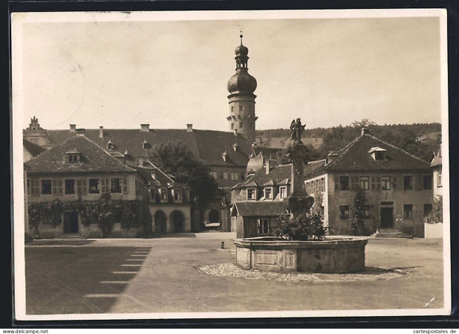 AK Weikersheim, Schlossplatz Mit Brunnen Von 1767  - Autres & Non Classés