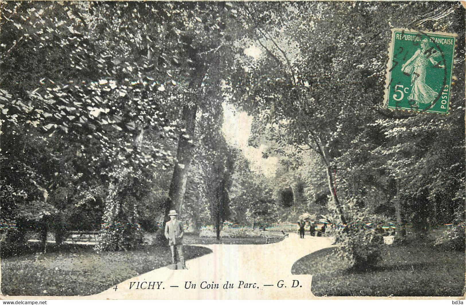 03 - VICHY  UN COIN DU PARC - Vichy