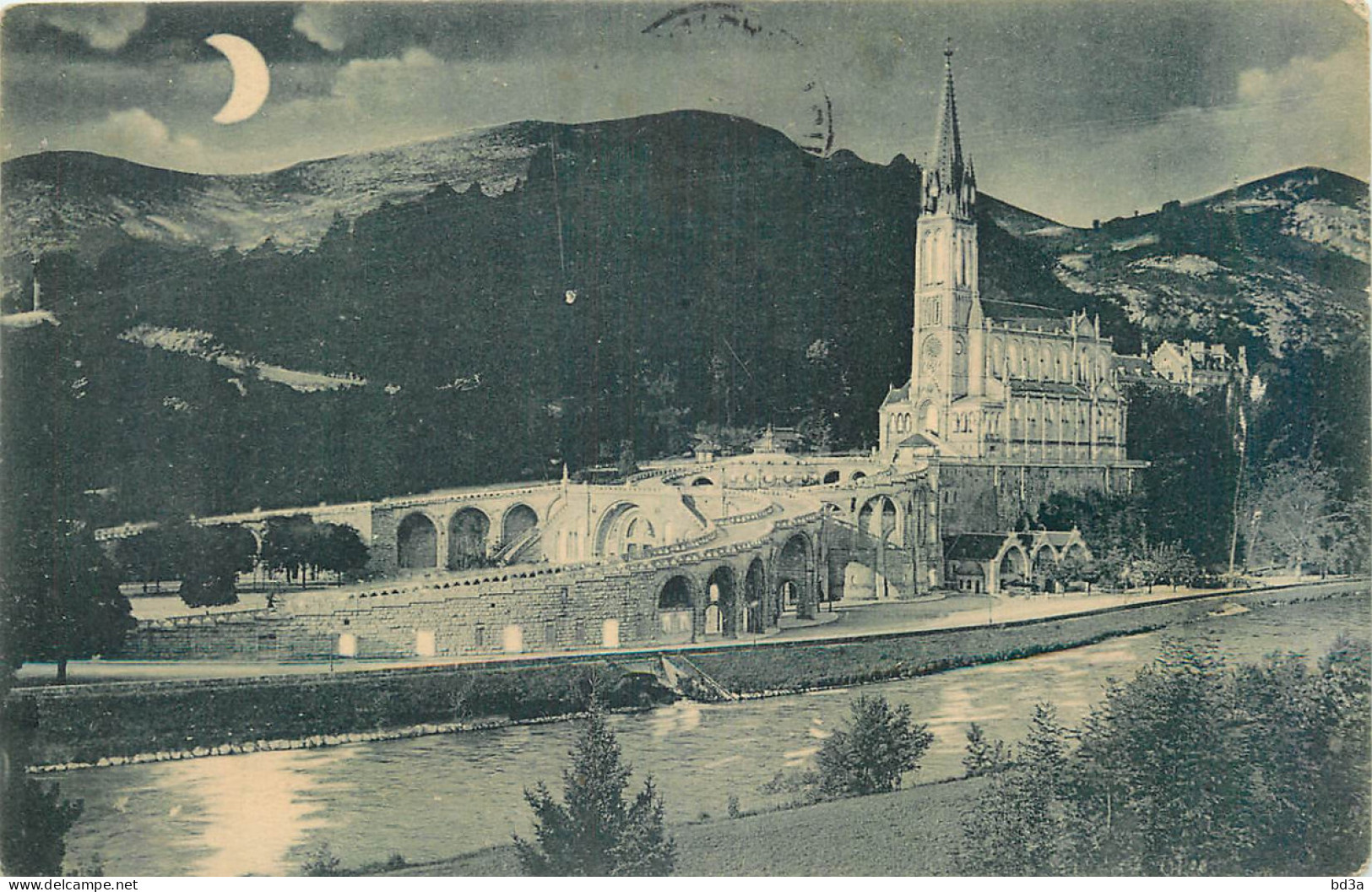 65 - LOURDES LA BASILIQUE - Lourdes