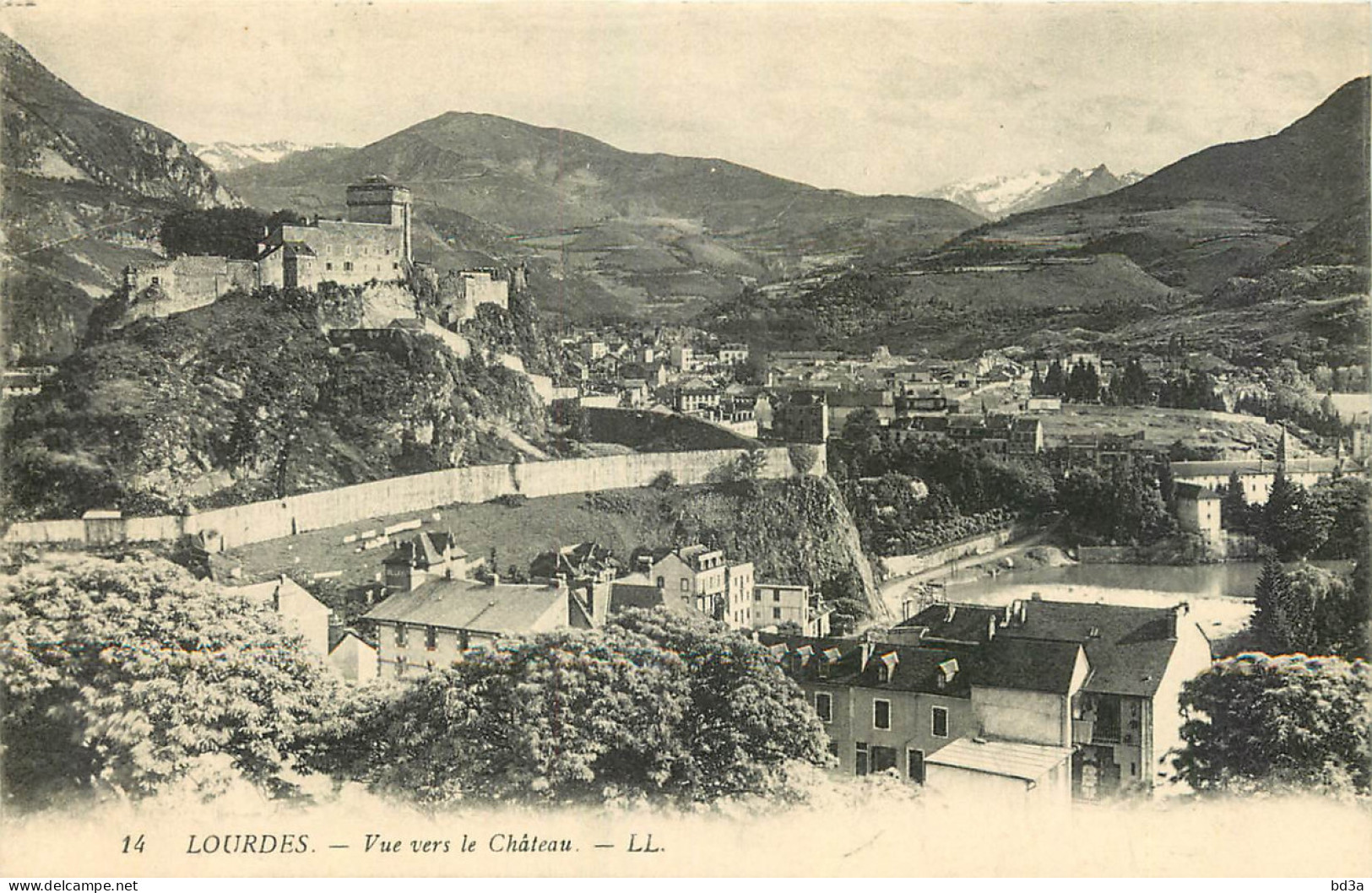 65 - LOURDES VUE VERS LE CHÂTEAU - Lourdes