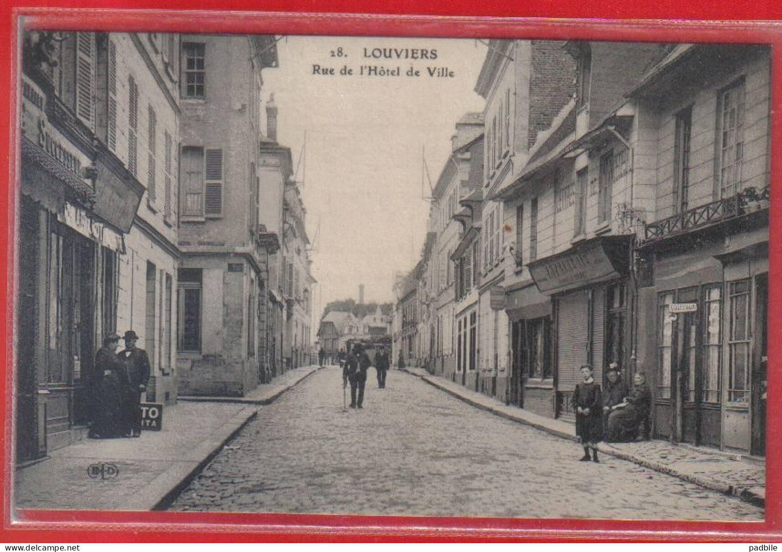 Carte Postale 27. Louviers Rue De L'hotel De Ville    Très Beau Plan - Louviers