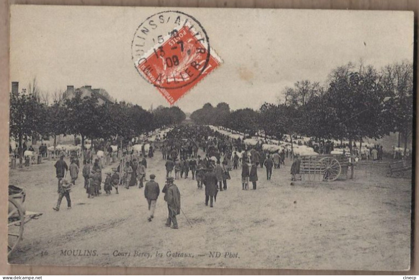 CPA 03 - MOULINS - Cours Bercy , Les Gateaux - TB PLAN ANIMATION Marché Aux Bestiaux Vaches Boeufs Bovins - Moulins