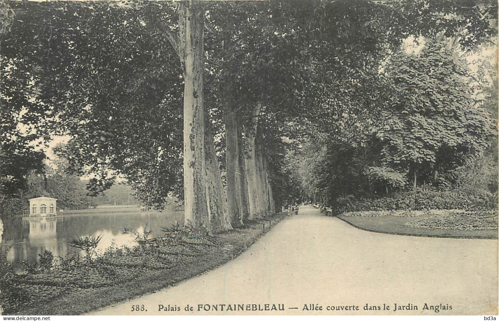 77 - PALAIS DE FONTAINEBLEAU ALLEE COUVERTE DANS LE JARDIN ANGLAIS - Fontainebleau