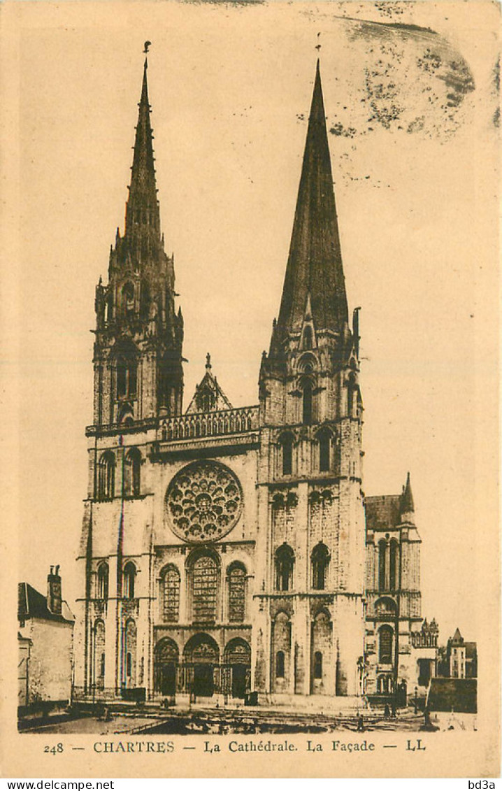 28 - CATHEDRALE DE CHARTRES LA FACADE - Chartres