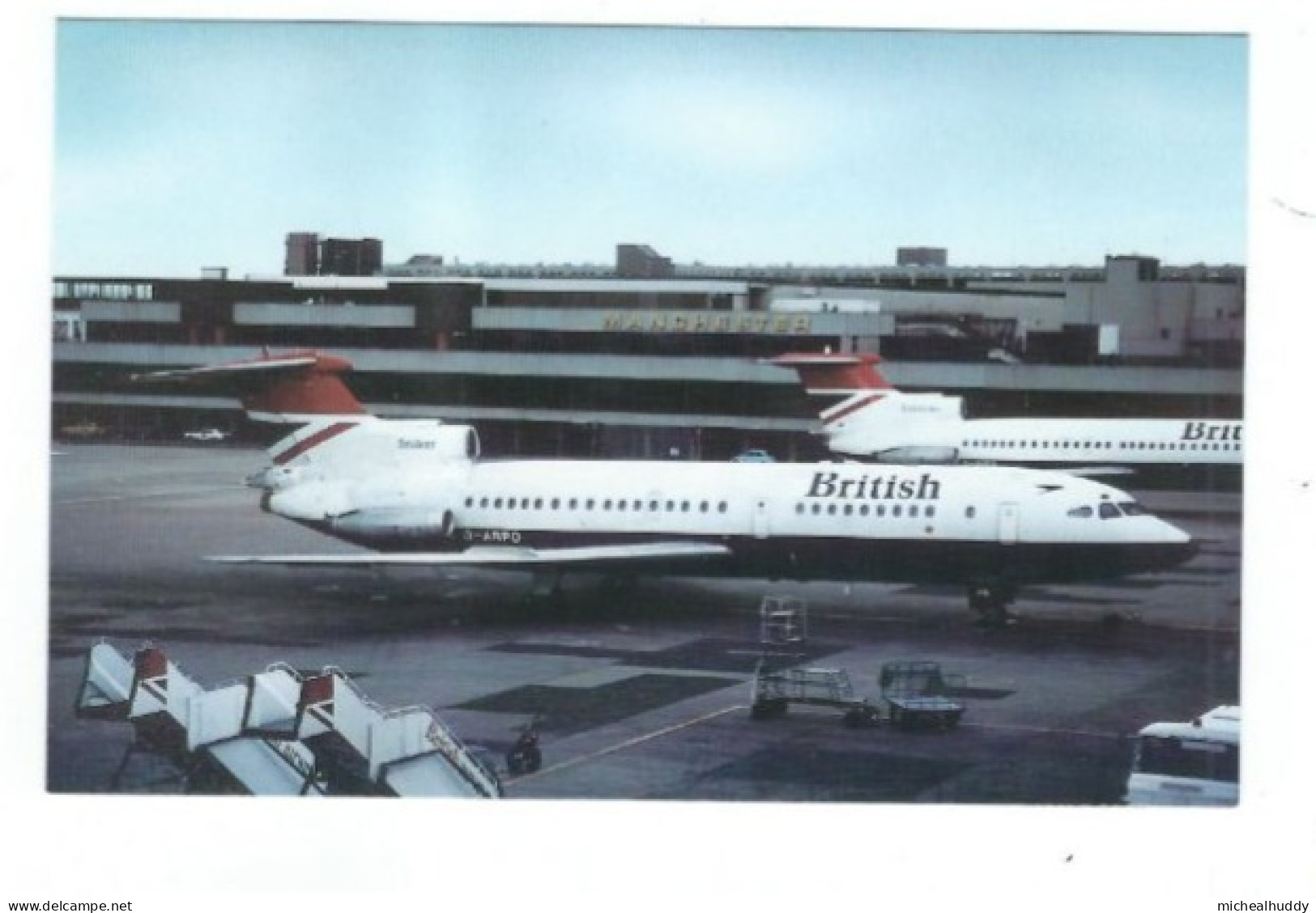 POSTCARD   PUBL BY  BY C MCQUAIDE IN HIS AIRPORT SERIES  MANCHESTER INTERNATIONAL  CARD NO  12 - Aerodromi