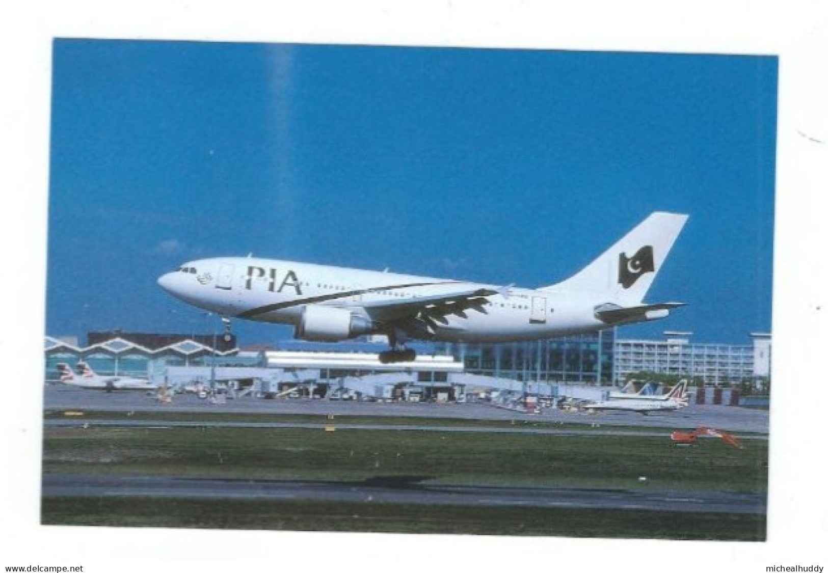 POSTCARD   PUBL BY  BY C MCQUAIDE IN HIS AIRPORT SERIES  BIRMINGHAM INTERNATIONAL  CARD NO BHX 72 - Aerodromi