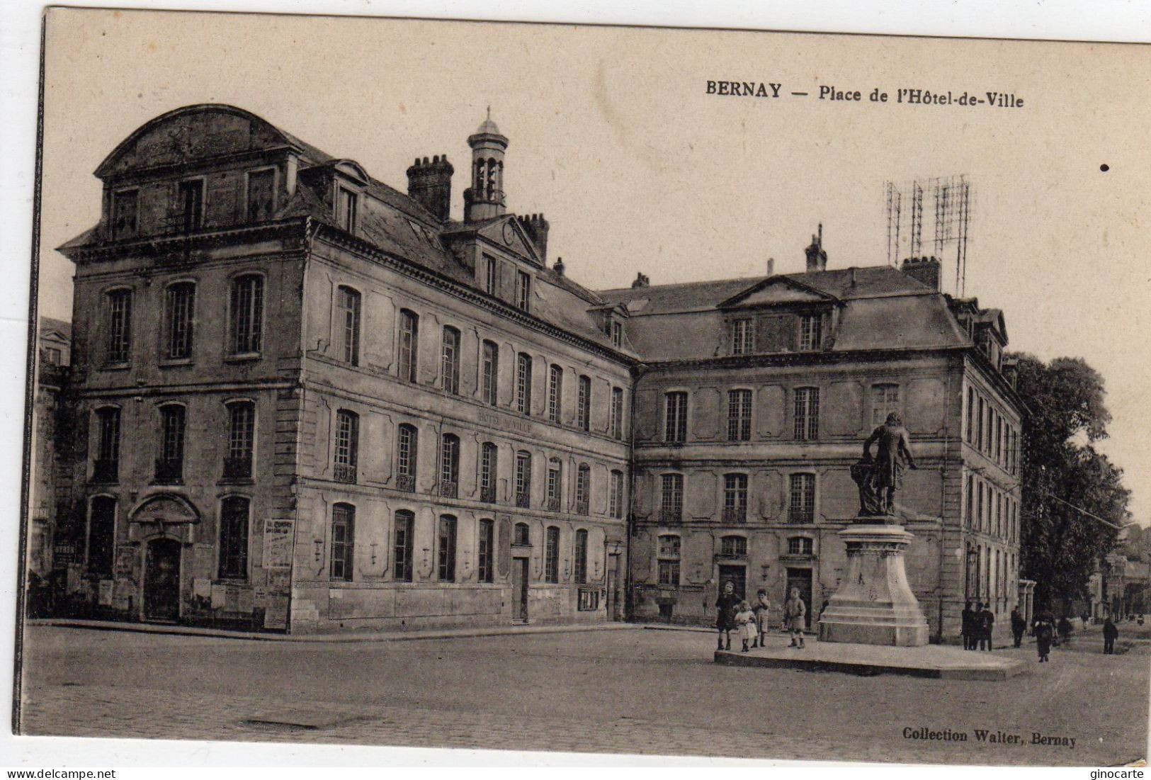 Bernay Place De L'hotel De Ville - Bernay