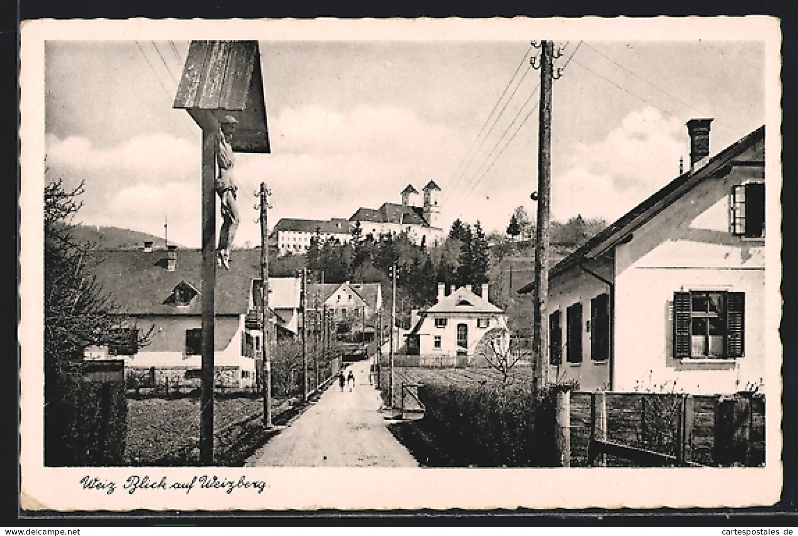 AK Weiz, Strassenpartie Mit Wegkreuz, Blick Auf Weizberg  - Andere & Zonder Classificatie