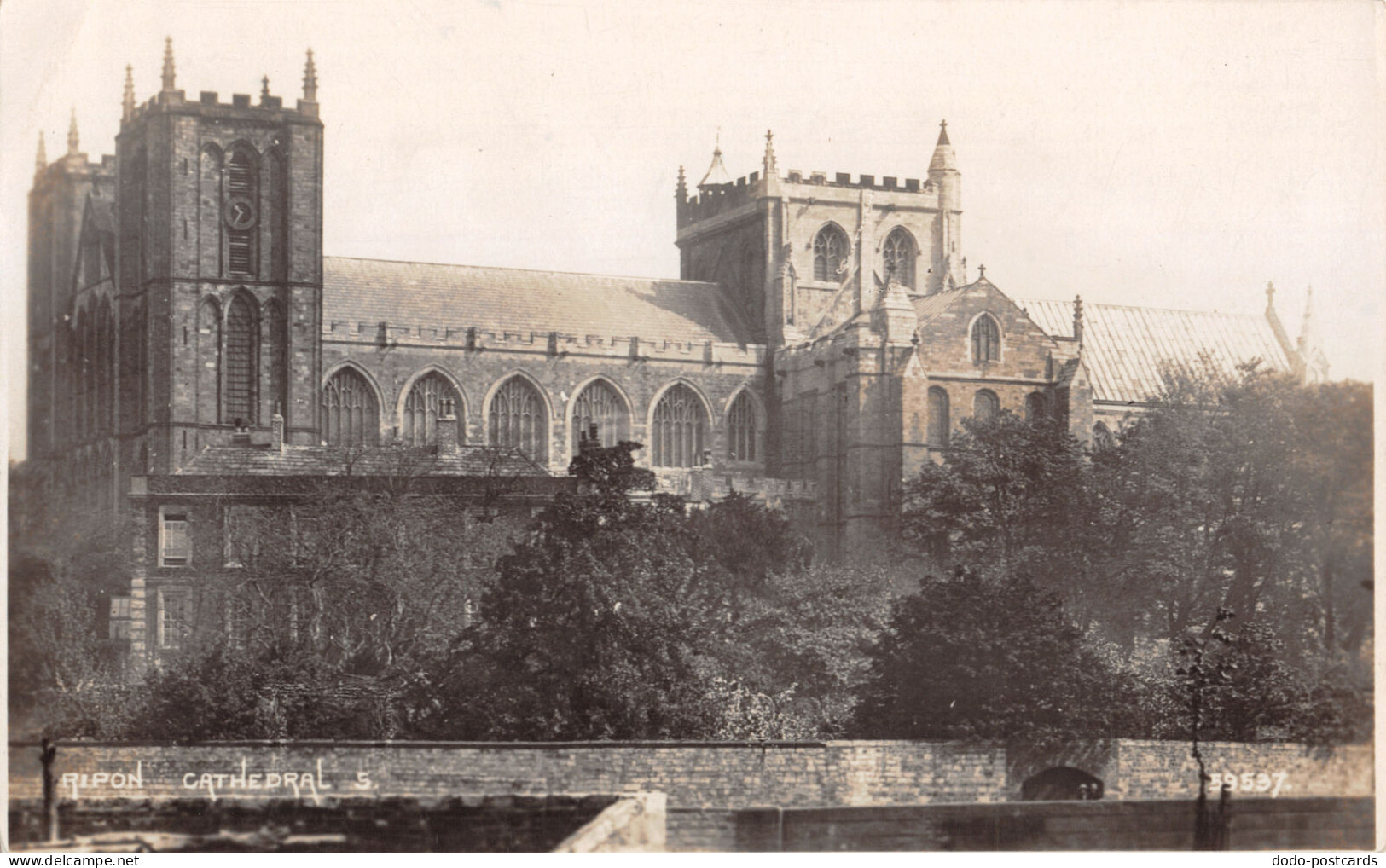 R334978 Ripon Cathedral S. 59537. RP. Photochrom. 1928 - Monde