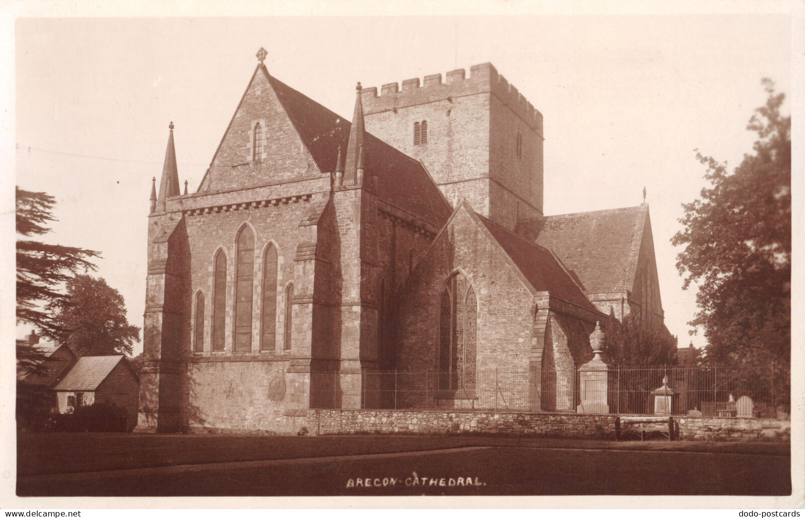 R334904 Brecon Cathedral. O. Jackson. 1937 - Monde