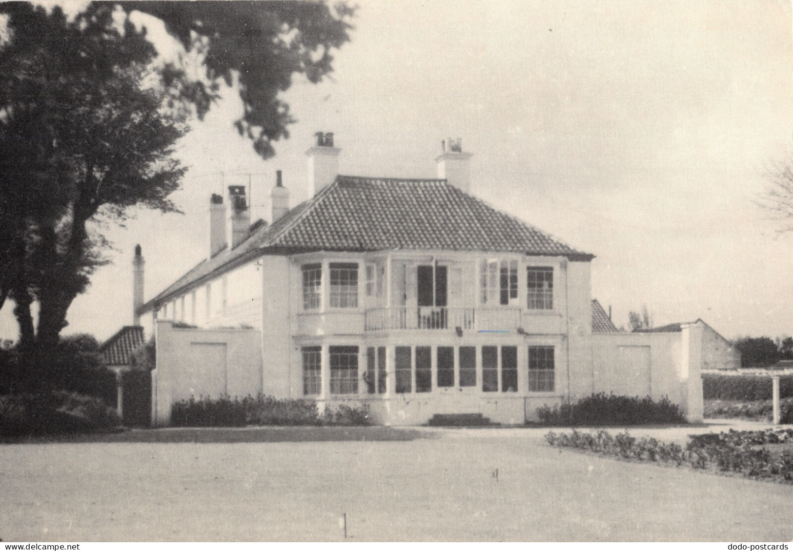 R333697 Unknown White House With Balcony. Postcard - Wereld