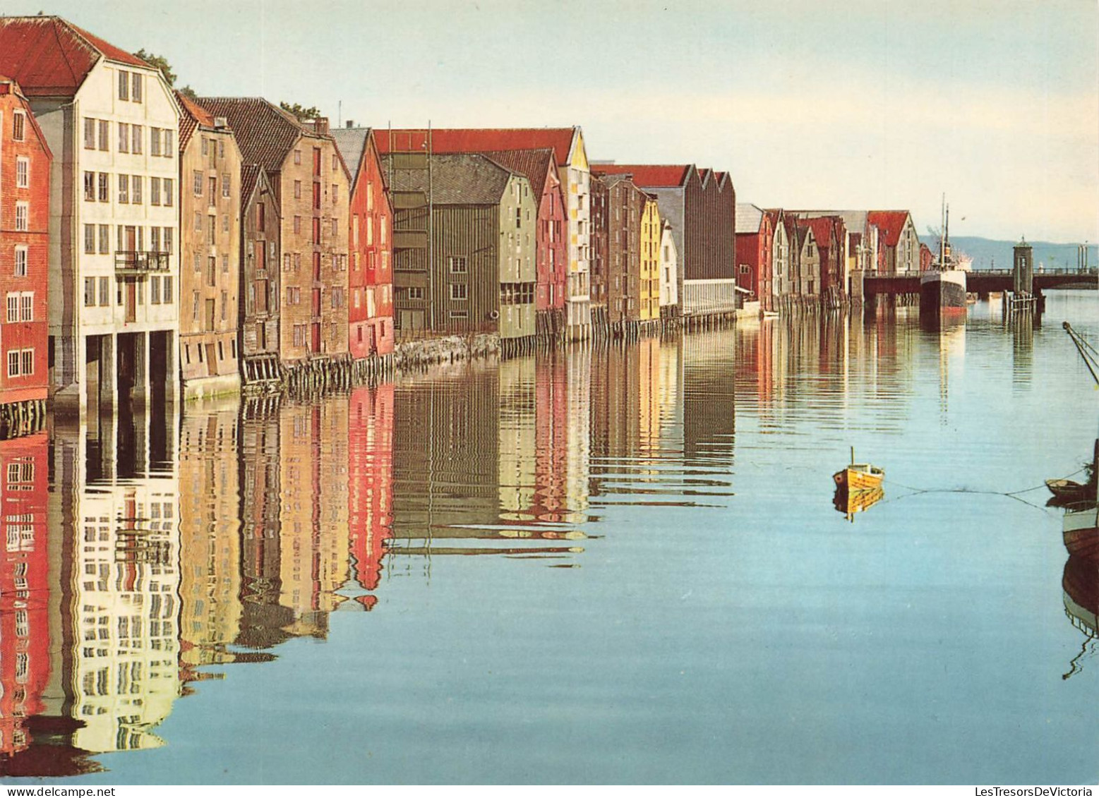 NORVEGE - Norway - The Old Warehouses At Nidelven River - Vue Panoramique - Carte Postale - Norwegen