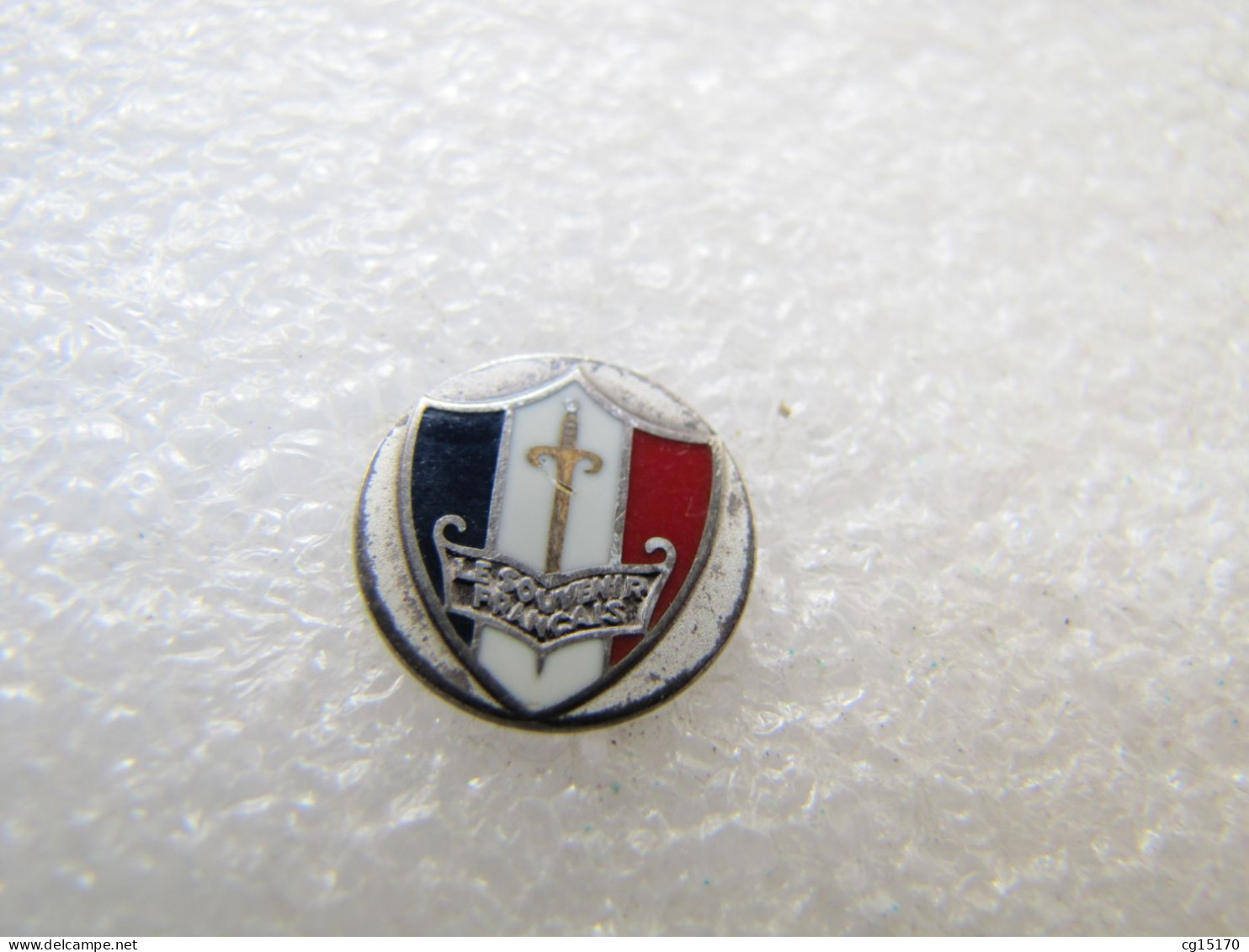 PIN'S    MILITARIA   LE SOUVENIR FRANÇAIS - Militares