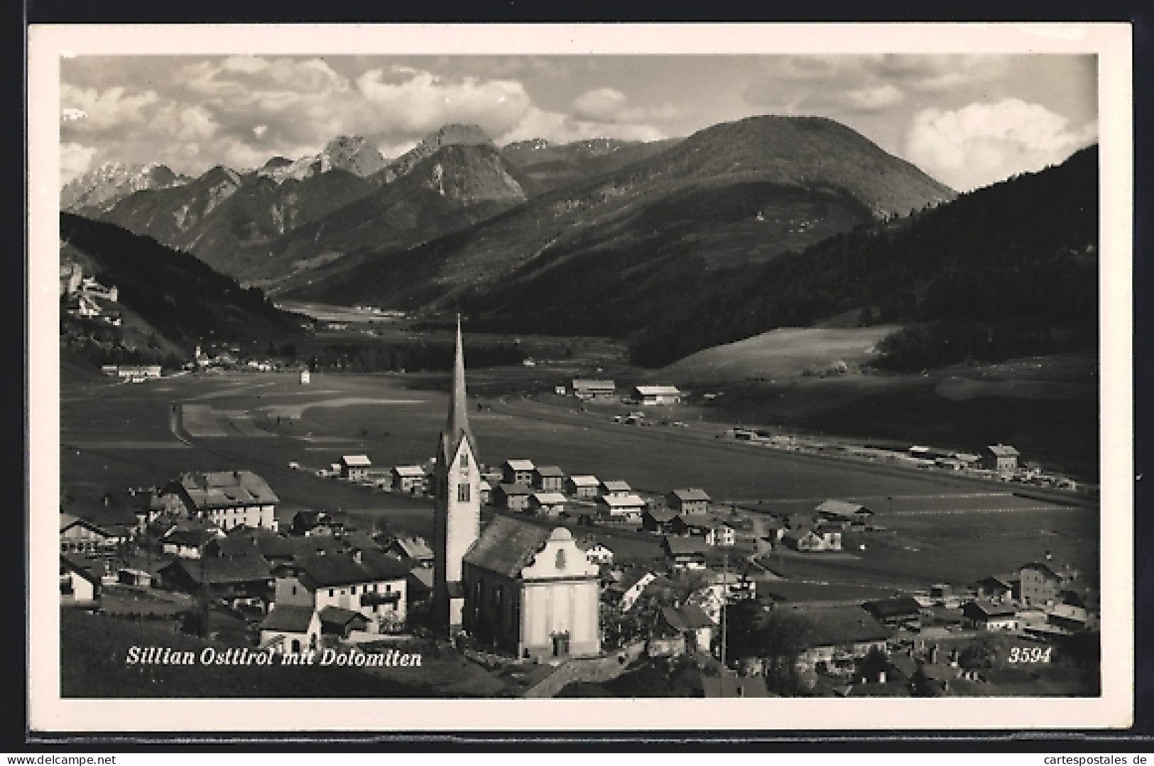 AK Sillian /Osttirol, Ortsansicht Mit Kirche Und Bergpanorama, Dolomiten  - Autres & Non Classés
