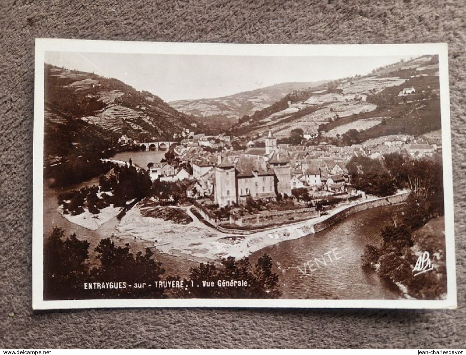 Carte Postale ENTRAYGUES-SUR-TRUYERE : Vue Générale - Other & Unclassified