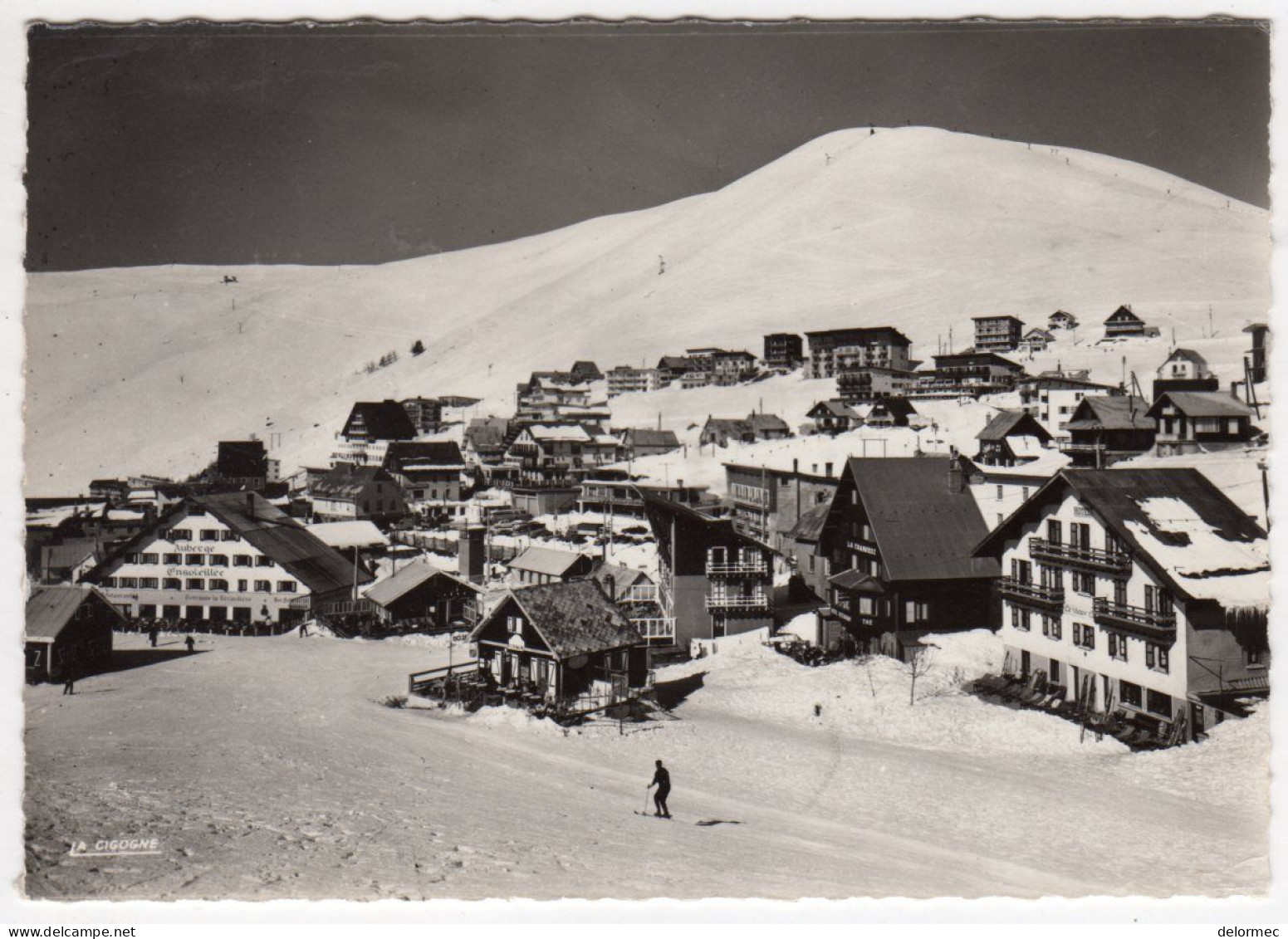 CPSM Photo Près De Bourg D'Oisans 38 Isère Vue Générale Le Signal Auberge Ensoleillée éditeur La Cigogne - Bourg-d'Oisans