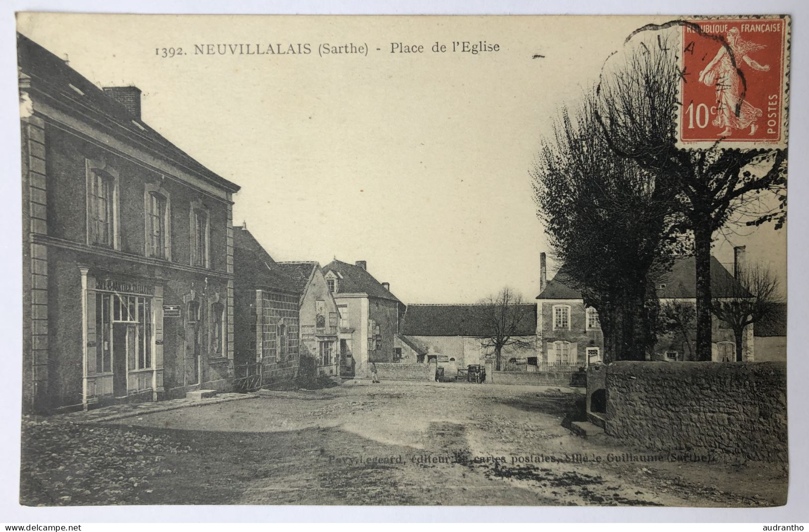 CPA 72 NEUVILLALAIS - Place De L'église - Autres & Non Classés