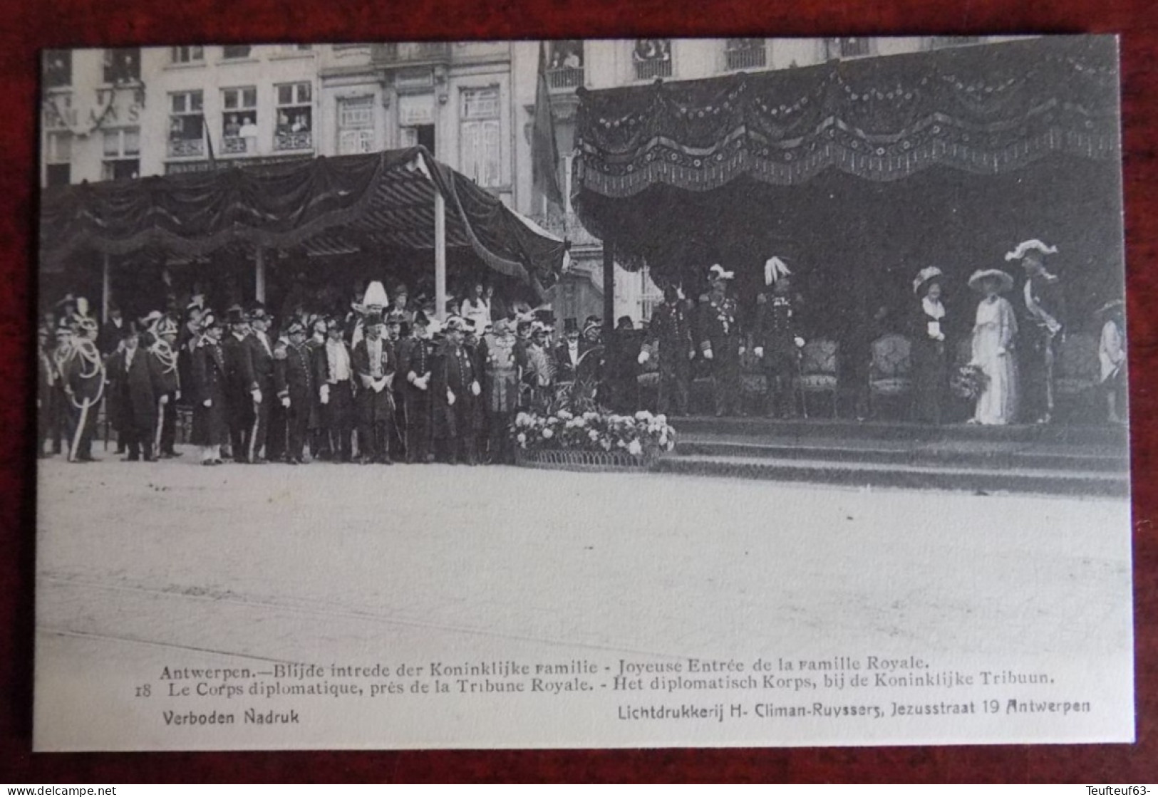 Cpa Anvers ; Joyeuse Entrée De La Famille Royale - Le Corps Diplomatique Près De La Tribune Royale - Antwerpen