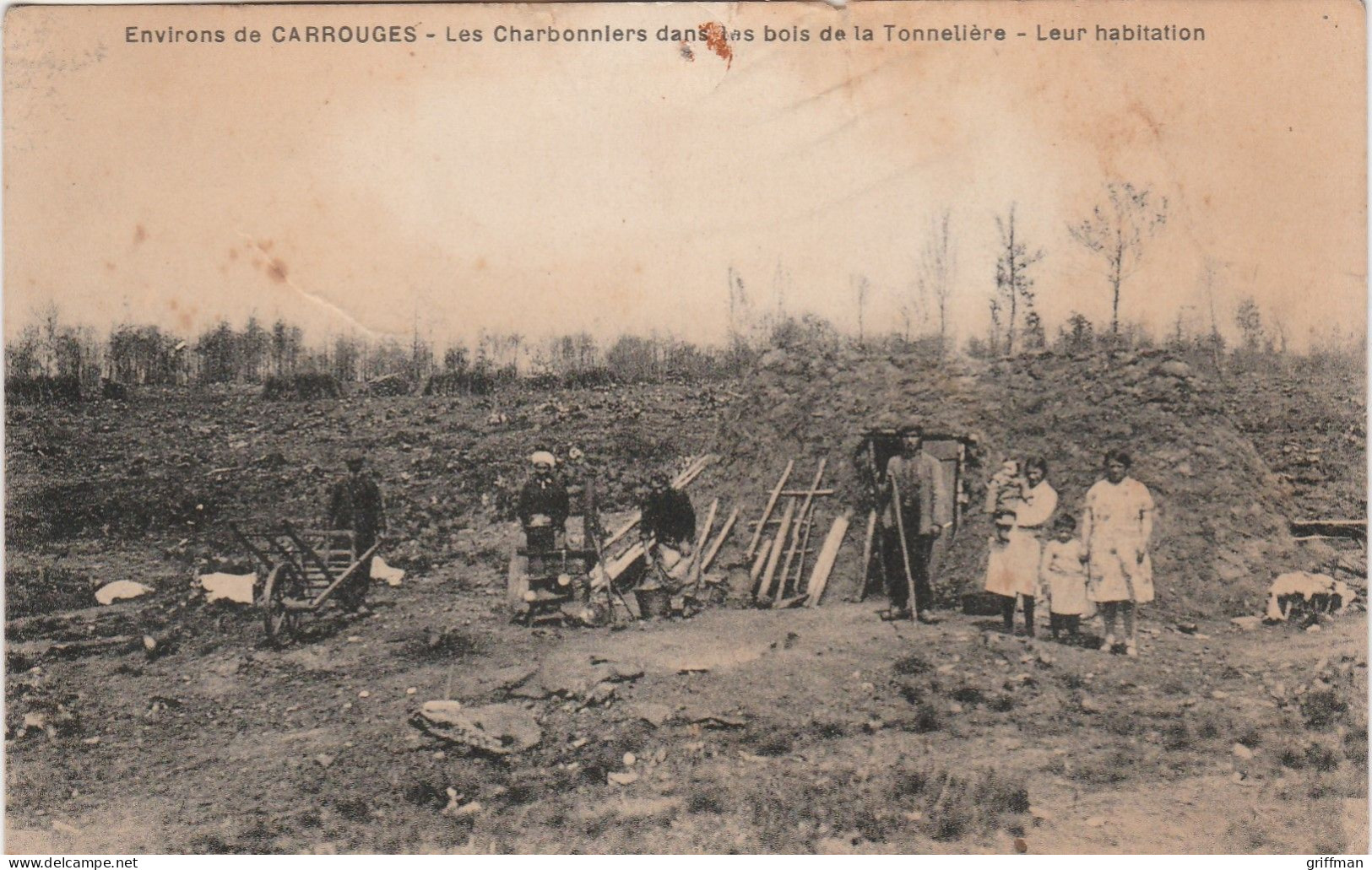 ENVIRONS DE CARROUGES LES CHARBONNIERS DANS LES BOIS DE LA TONNELIERE LEUR HABITATION - Carrouges