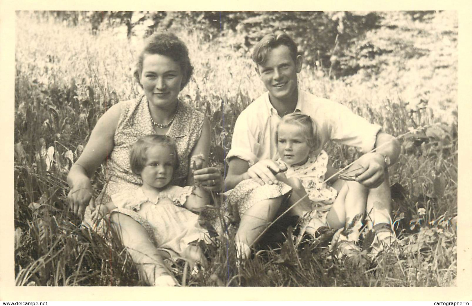 Social History Souvenir Photo Postcard Couple Family Children In Nature - Fotografie