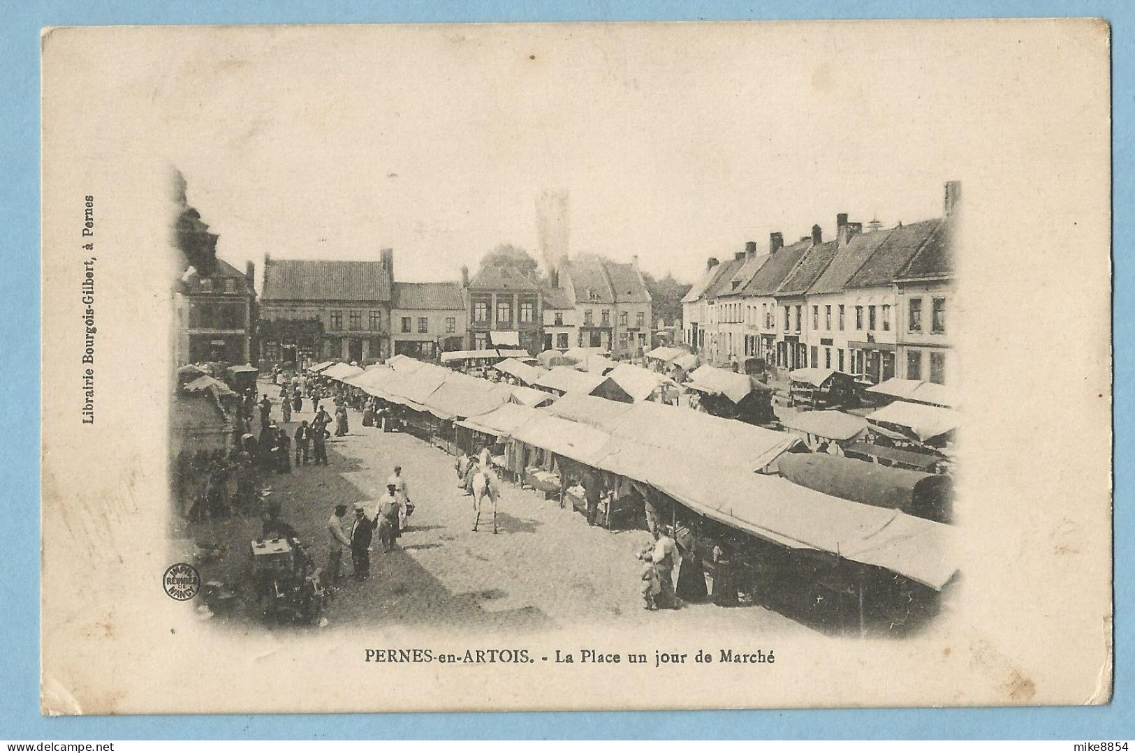 1016  CPA  PERNES-en- ARTOIS (Pas De Calais)  La Place Un Jour De Marché  +++++++ - Autres & Non Classés