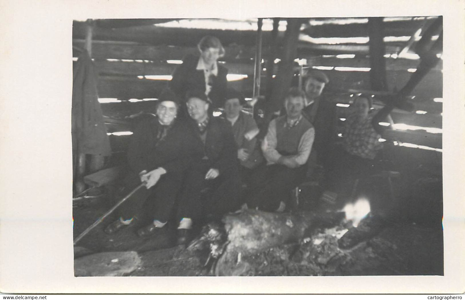 Social History Souvenir Photo Postcard 1937 Family In The Shed Fireplace - Photographie