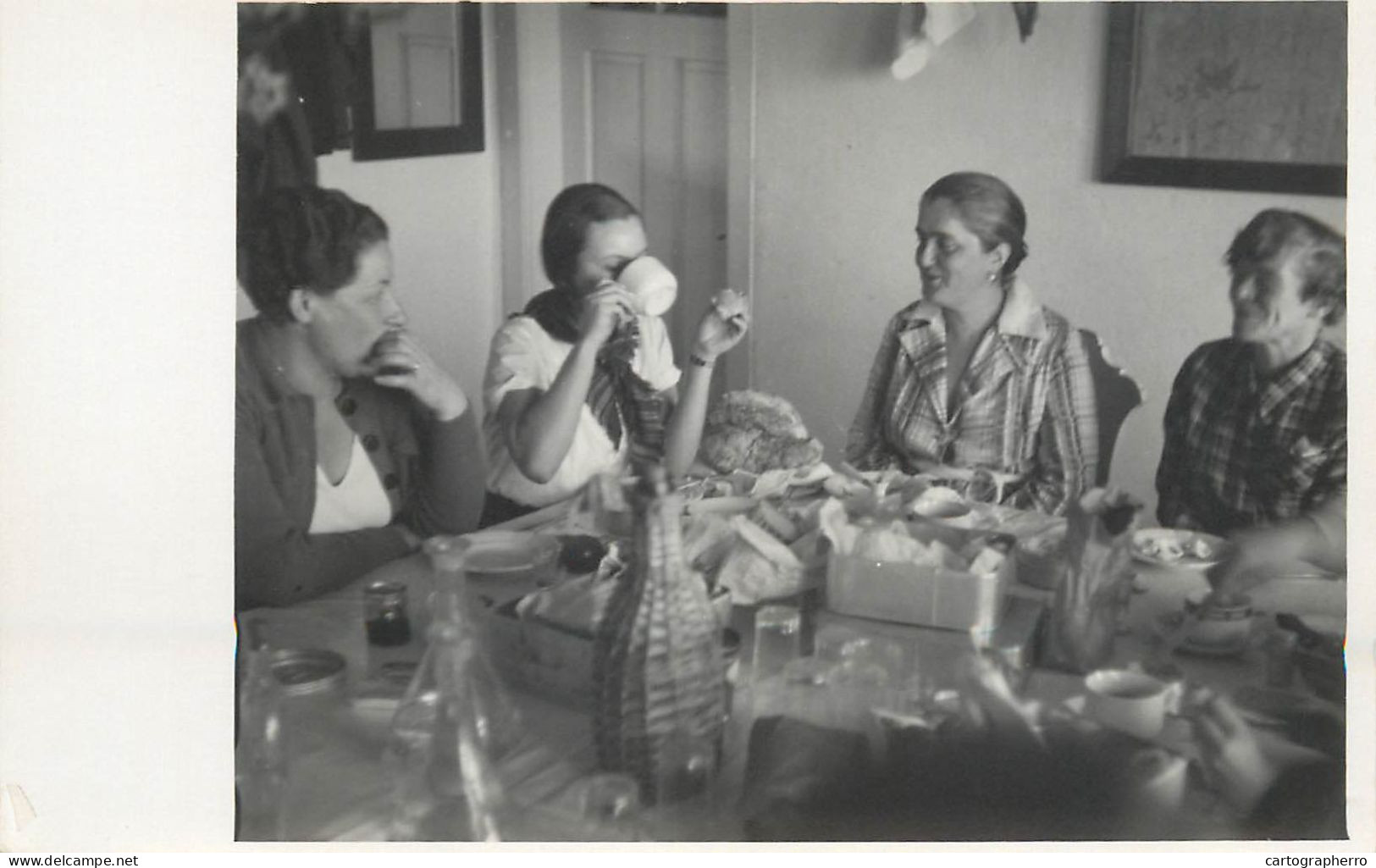 Social History Souvenir Photo Postcard 1936 Ladies At Dinner Table - Photographie