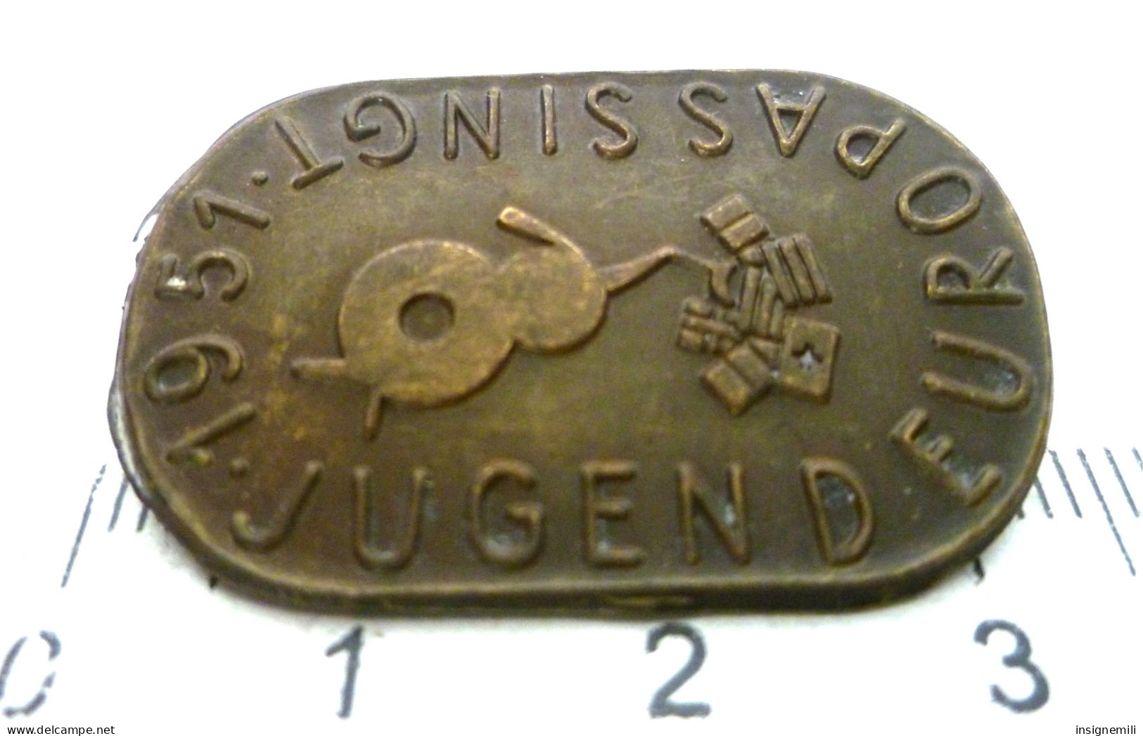 BROCHE  à Identifier "JUGENDEUROPASSINGT 1951" - Andere & Zonder Classificatie