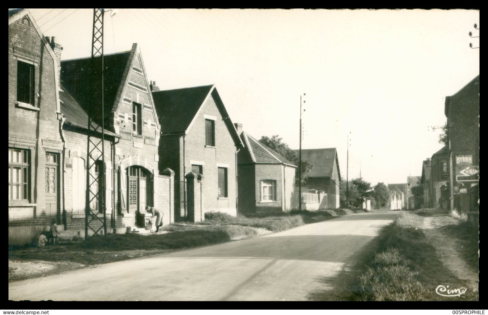 * Cpsm - Urvillers * Grande Rue Du Village - Animée - 1427 - Edit. COMBIER - CIM - Autres & Non Classés