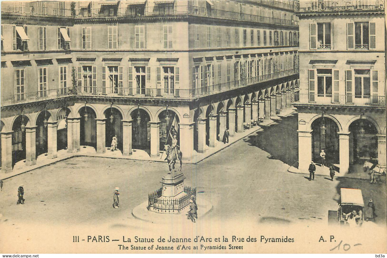 75 - PARIS - STATUE DE JEANNE D'ARC ET LE RUE DES PYRAMIDES - Paris (01)