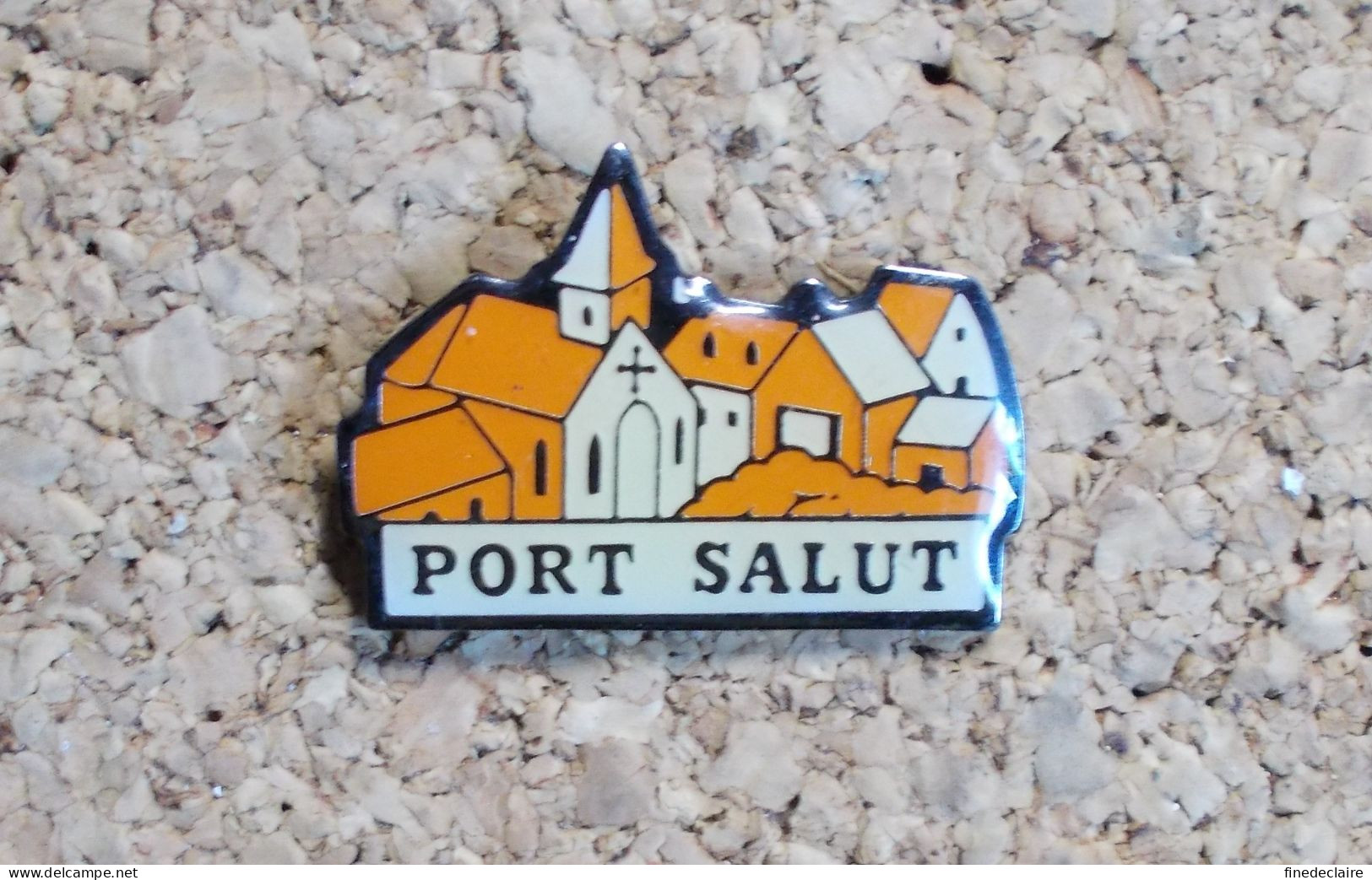 Pin's - Port Salut (24 Mm) - Cities